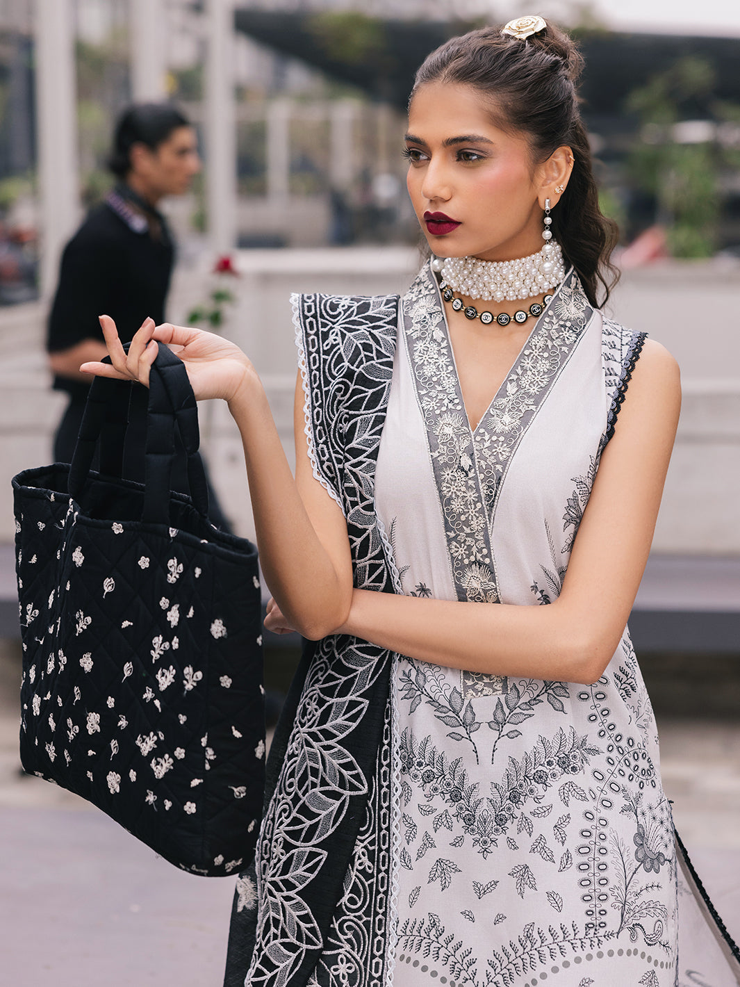 Mahnur | Broadway Luxury Lawn 25 | Daisy - Official Mahnur stockist in UK - Sakeena London