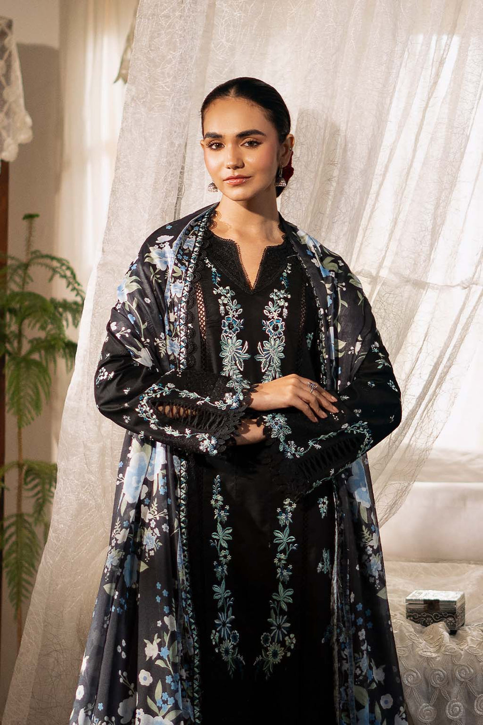 Zarposh | Sajni Lawn 25 | Mahzadi - Official Zarposh stockist in UK - Sakeena London