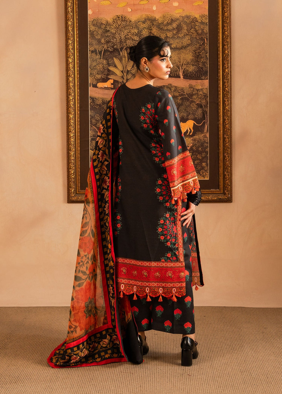 Maria Osama Khan | Retro Lawn 25 | Raila - Official Maria Osama Khan stockist in UK - Sakeena London