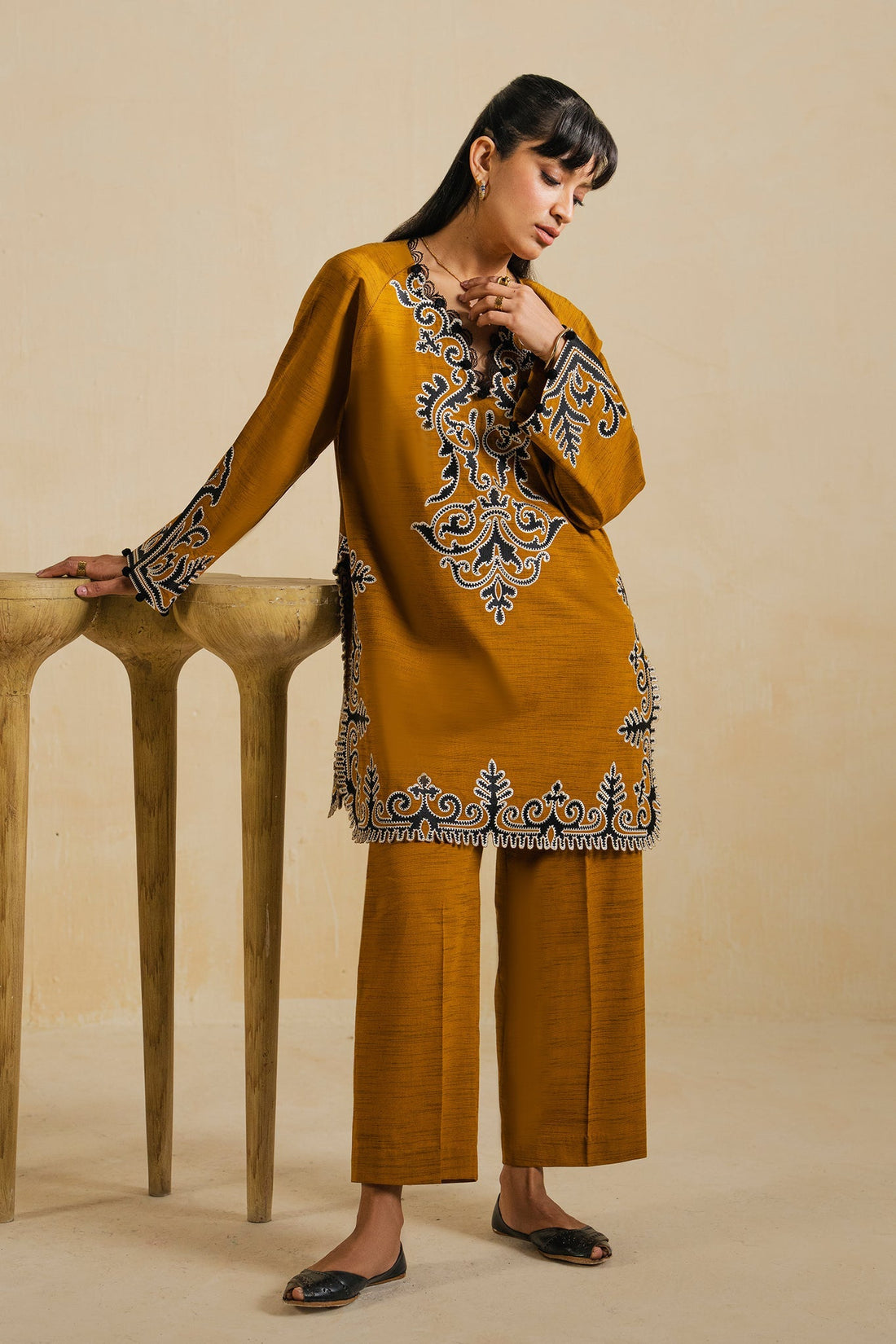 Elan | Indigene Pret |AARIZ (ERW-21580)