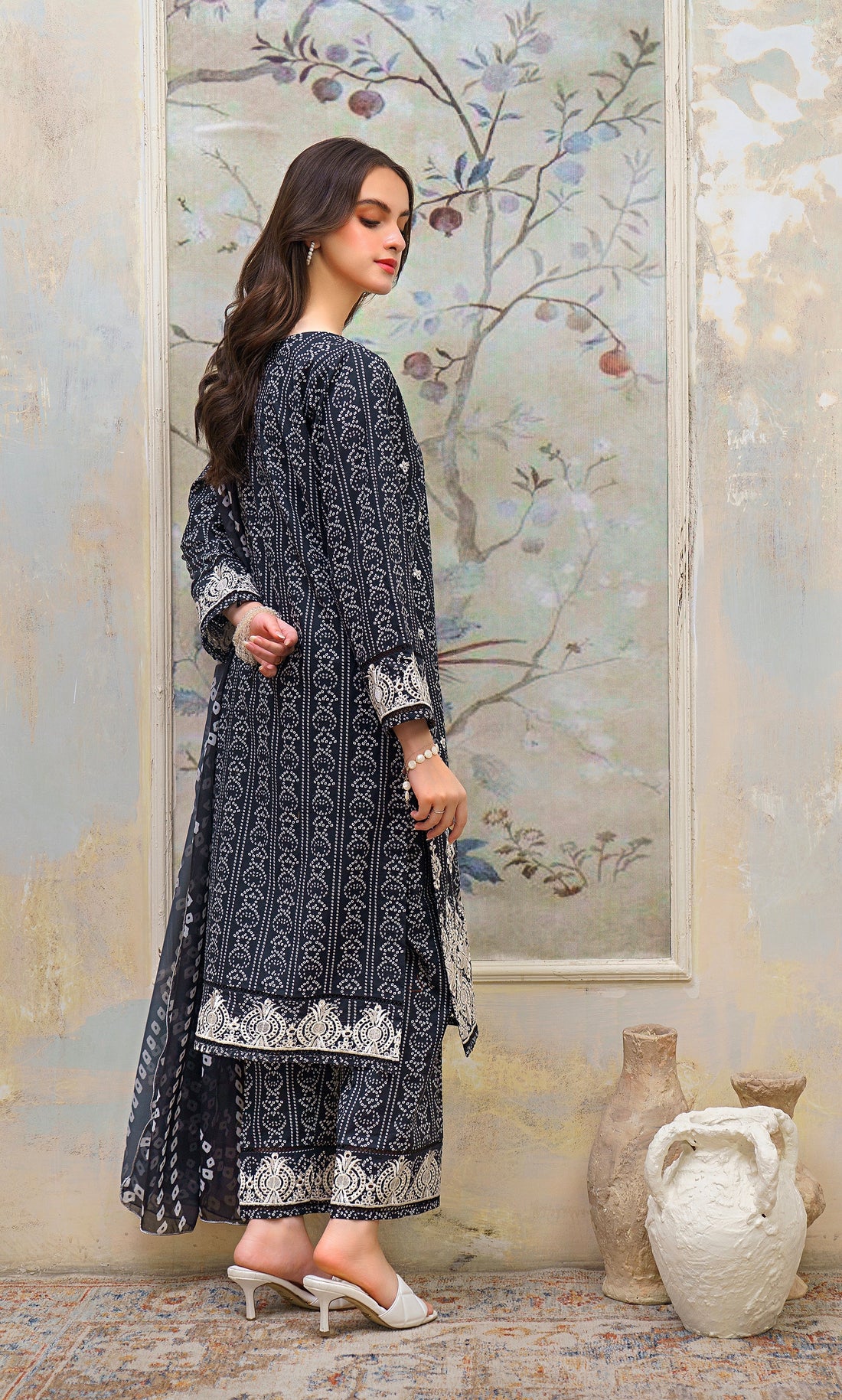 Hana | Floral Symphony | Black Twist - Official Hana stockist in UK - Sakeena London