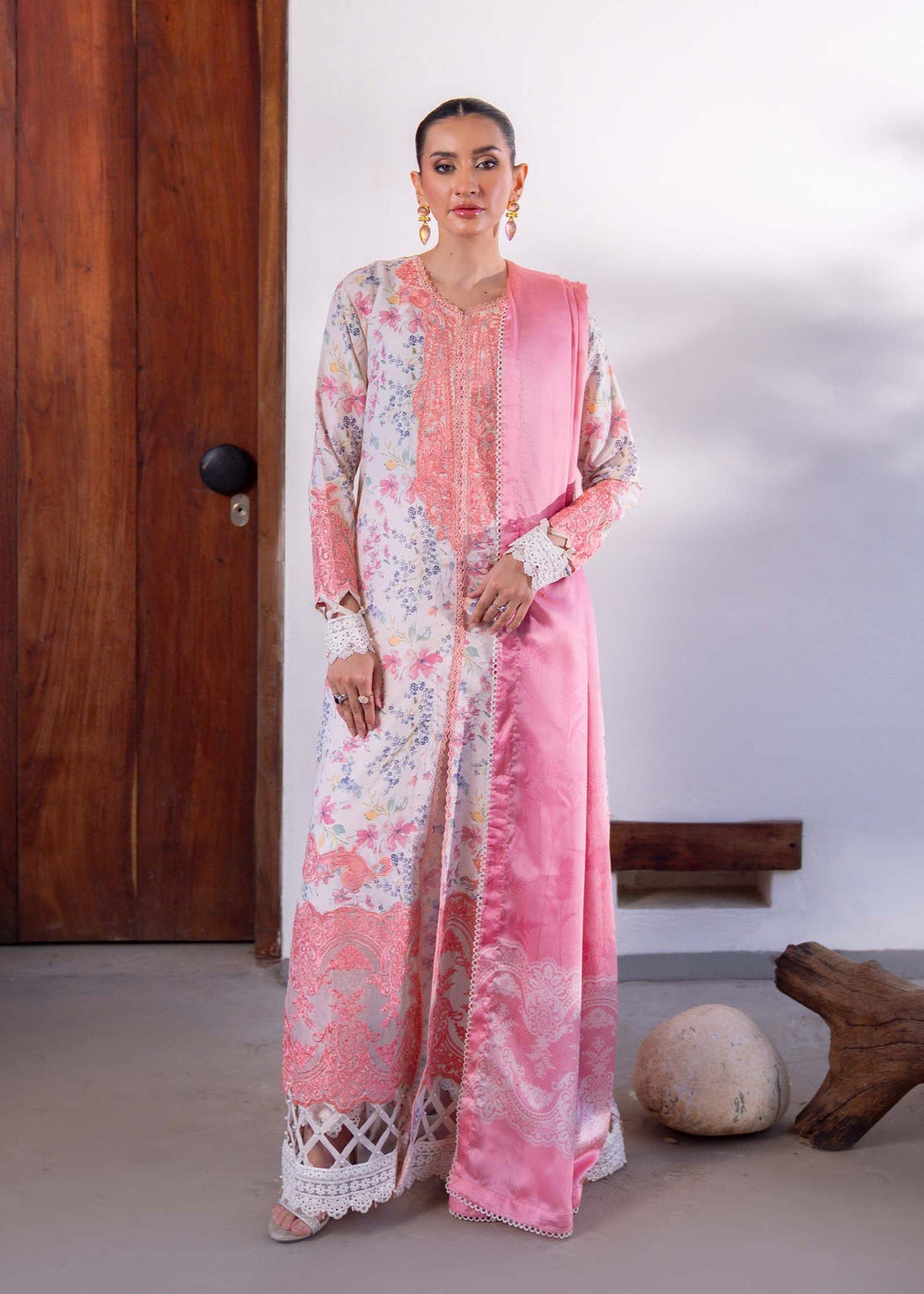 Myeesha | Lamhay Luxury Lawn 25 | Nazneen - Official Myeesha stockist in UK - Sakeena London