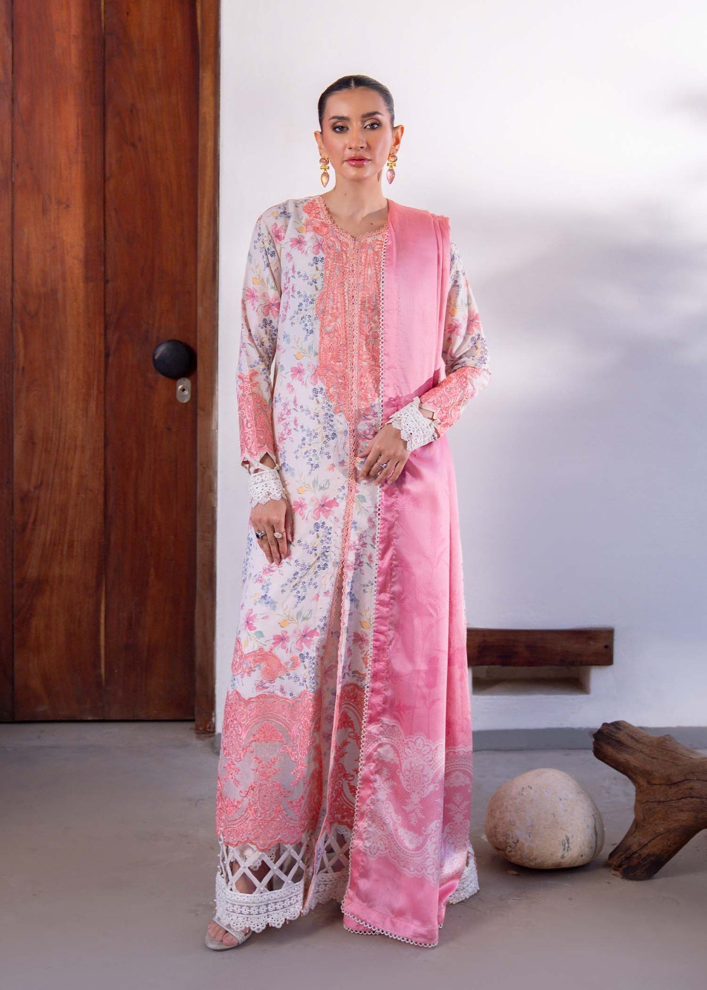 Myeesha | Lamhay Luxury Lawn 25 | Nazneen - Official Myeesha stockist in UK - Sakeena London