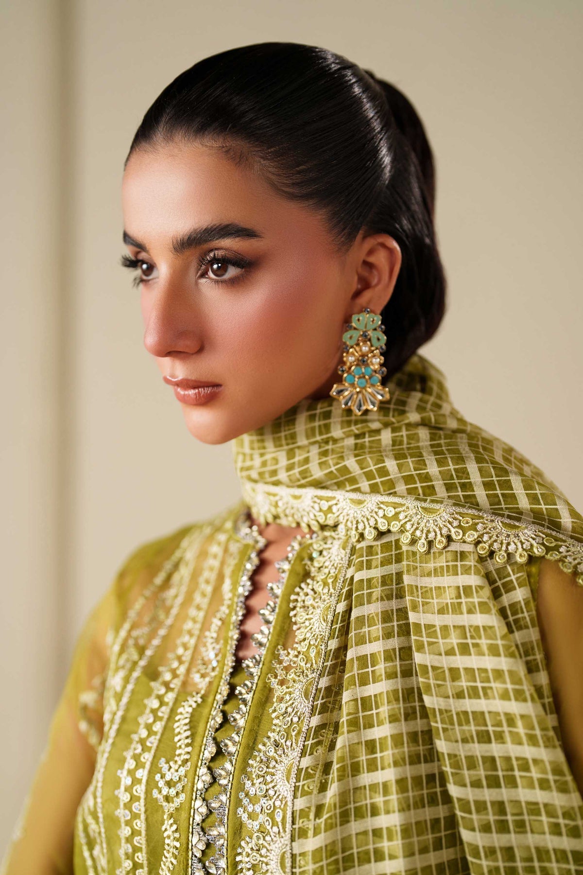 Akbar Aslam | Formal Pret | Lumi