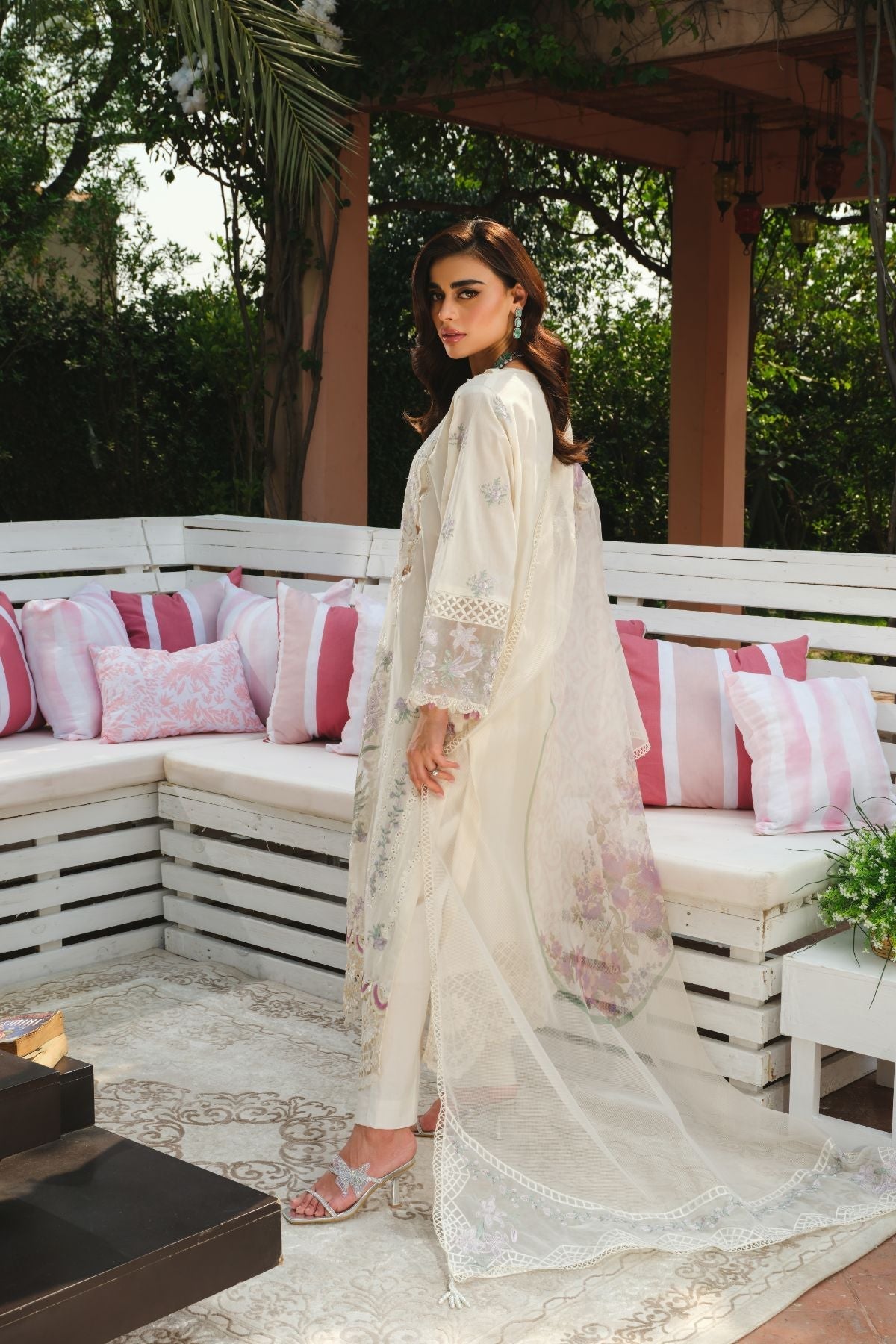 Paras by Pasha | La Gardenia | PR3: Daisy Dreams - Official Paras by Pasha stockist in UK - Sakeena London