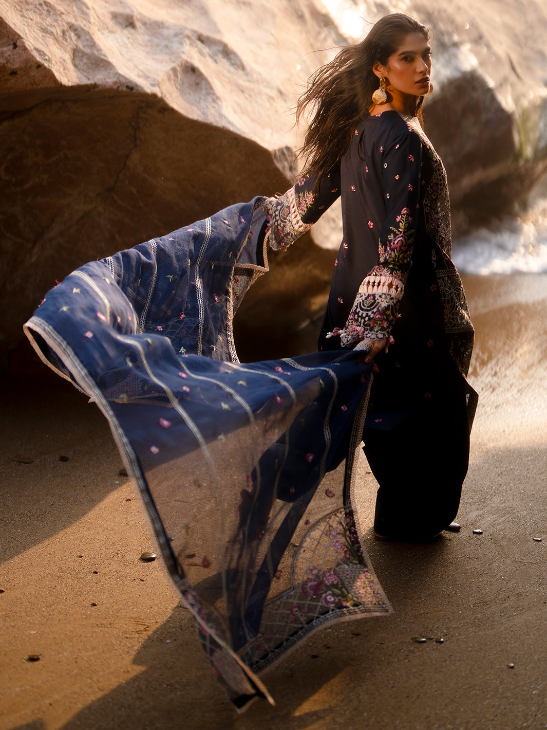 Mahnur | Sirena Luxury Lawn 25 | Derya - Official Mahnur stockist in UK - Sakeena London