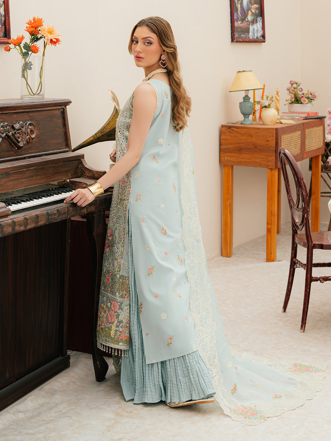 Mahnur | Allenura Luxury Lawn 24 | ELYSSA - Official Mahnur stockist in UK - Sakeena London