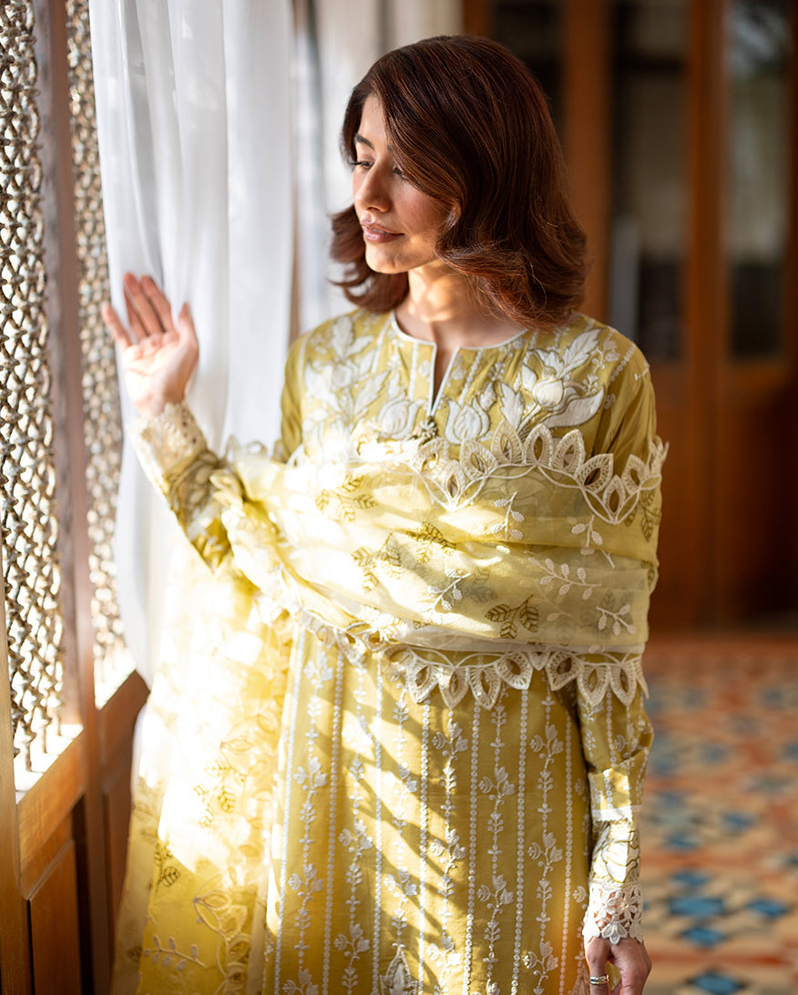 Mushq | Astoria Lawn 26 | Evadne