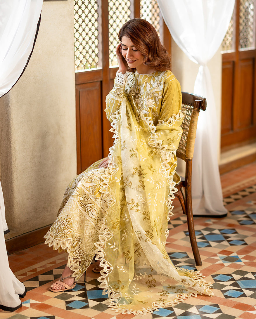 Mushq | Astoria Lawn 26 | Evadne