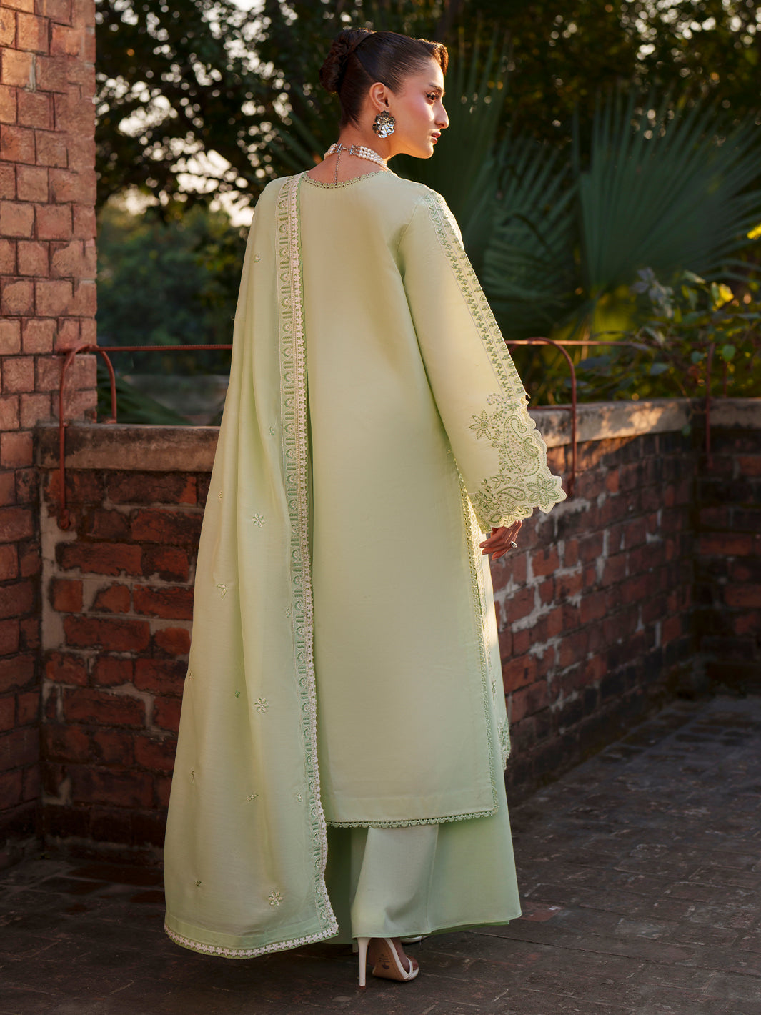 Mahnur | Fiona Lawn 26 | F-14