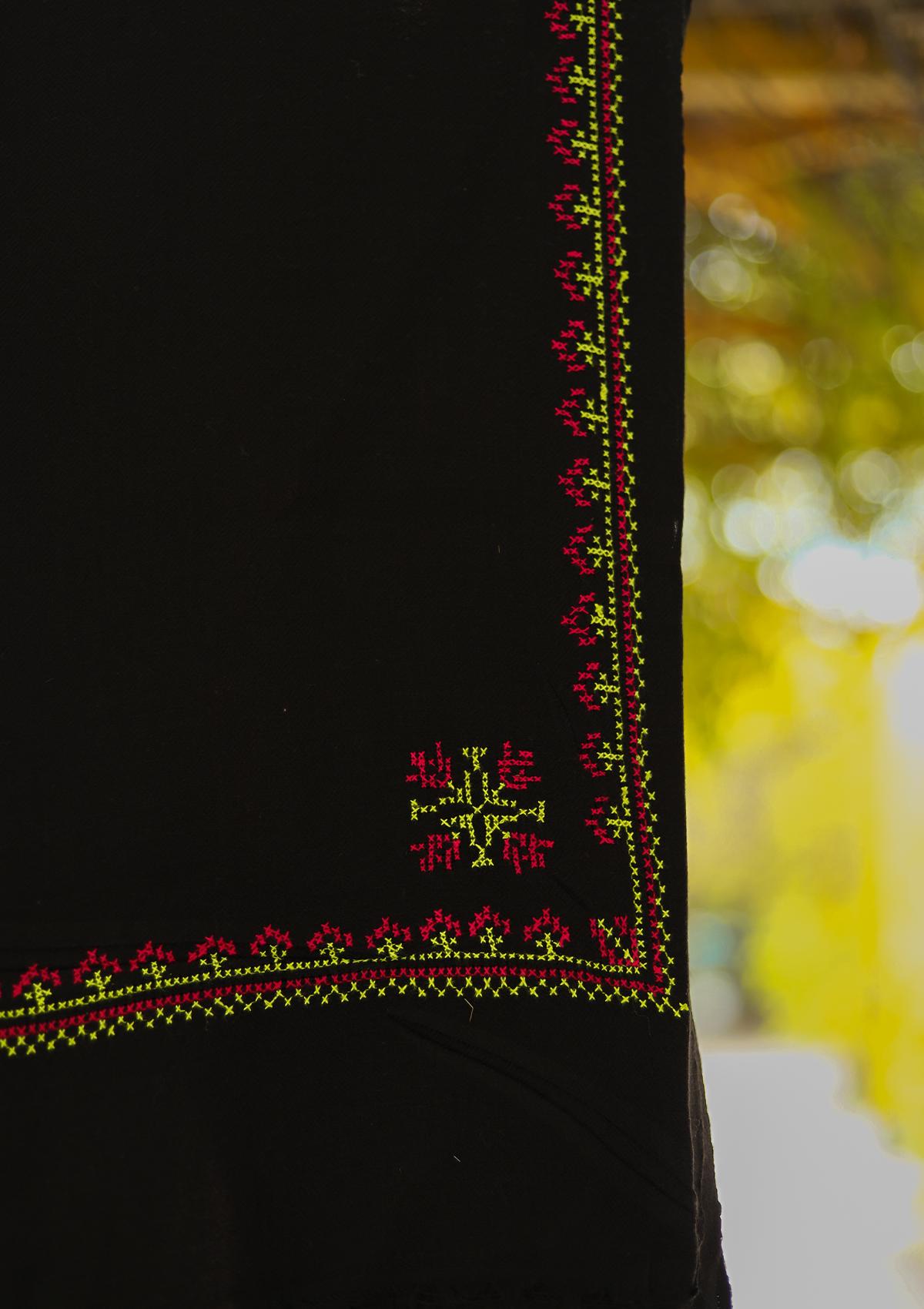 Wool Needle Work Shawl D - 56 - BLACK