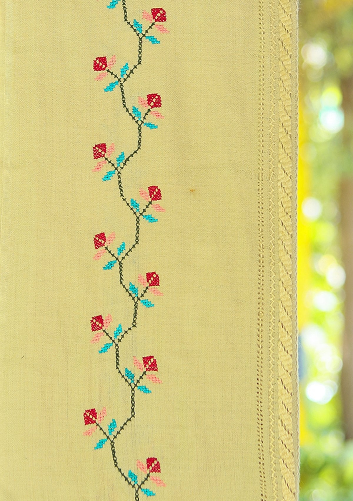 Wool Needle Work Shawl D - 51 - Pista
