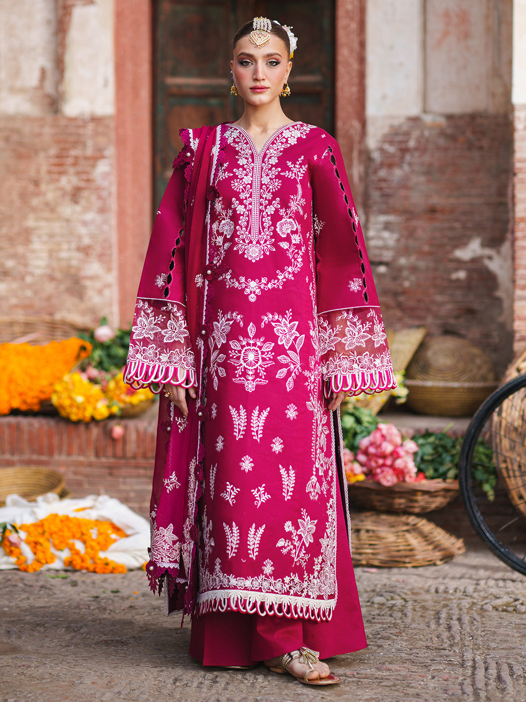 Mahnur | Gul Luxury Lawn 26 |G-001