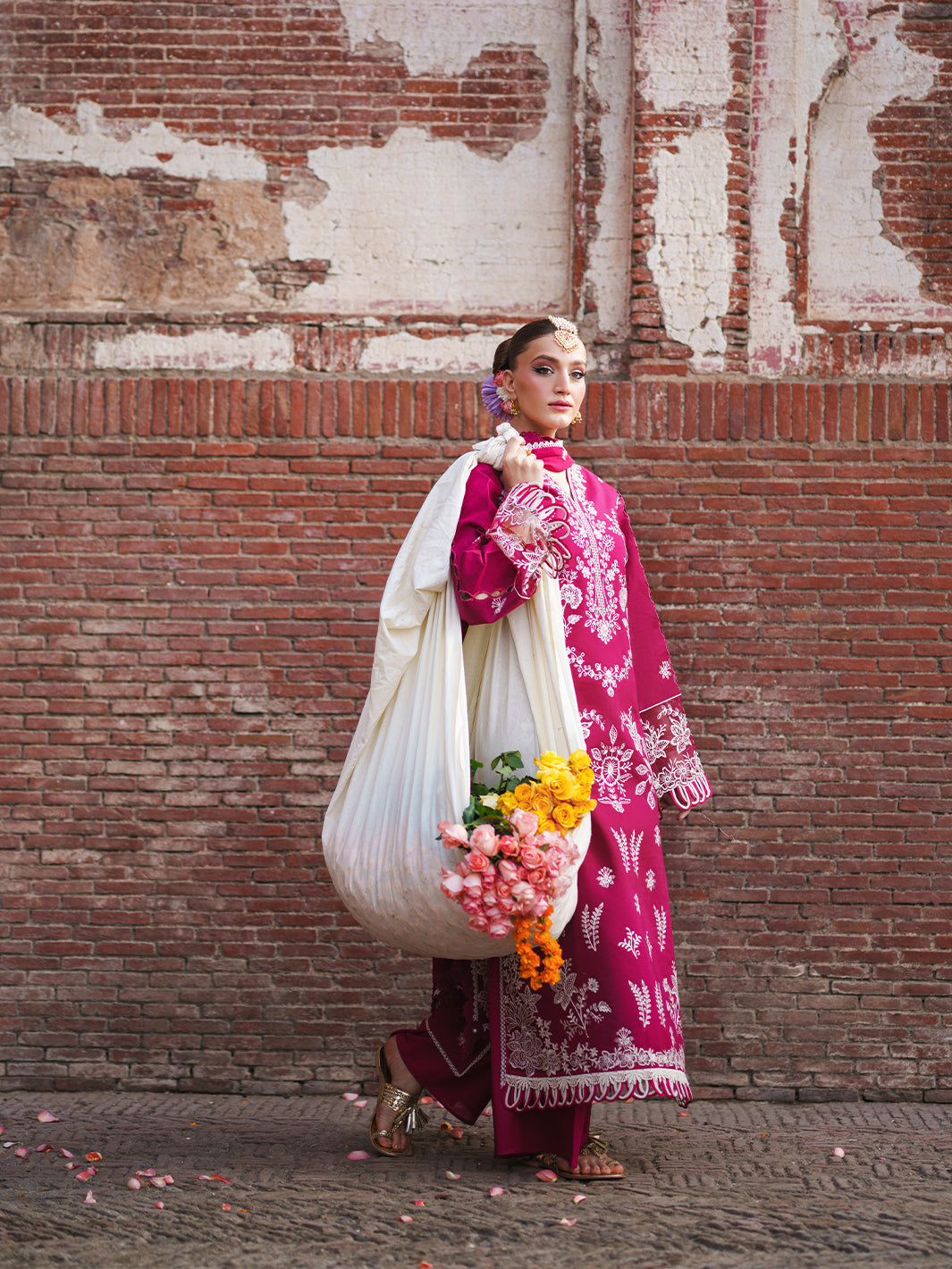Mahnur | Gul Luxury Lawn 26 |G-001