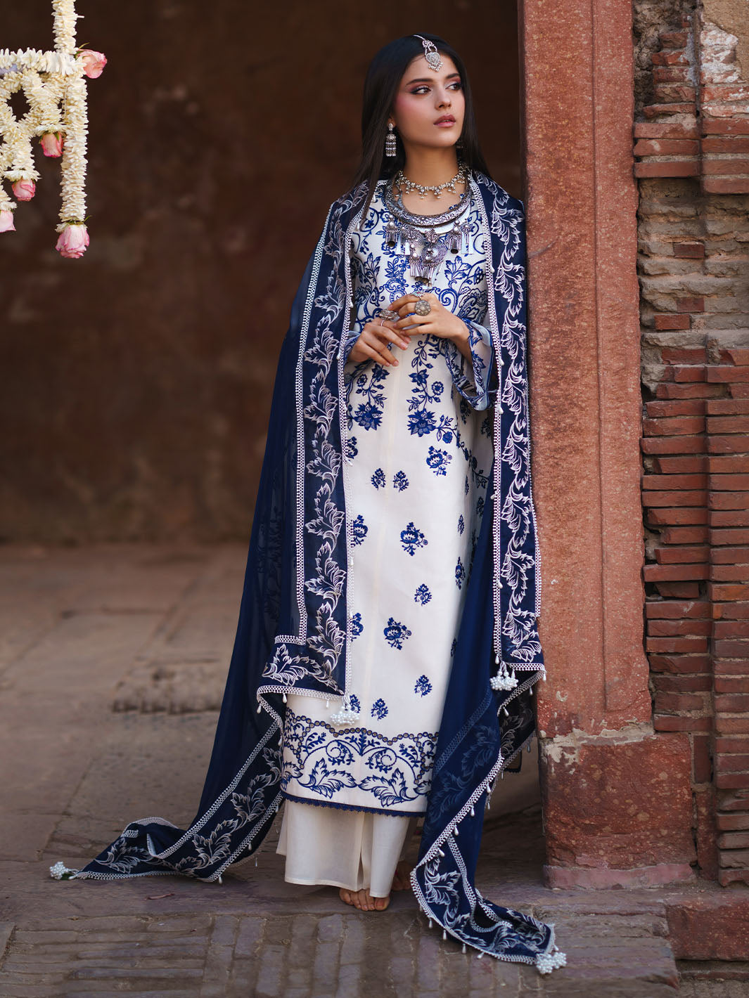 Mahnur | Gul Luxury Lawn 26 | G-008