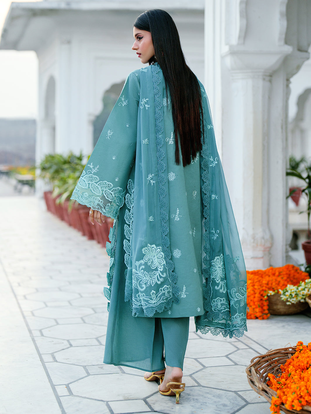 Mahnur | Gul Luxury Lawn 26 | G-009