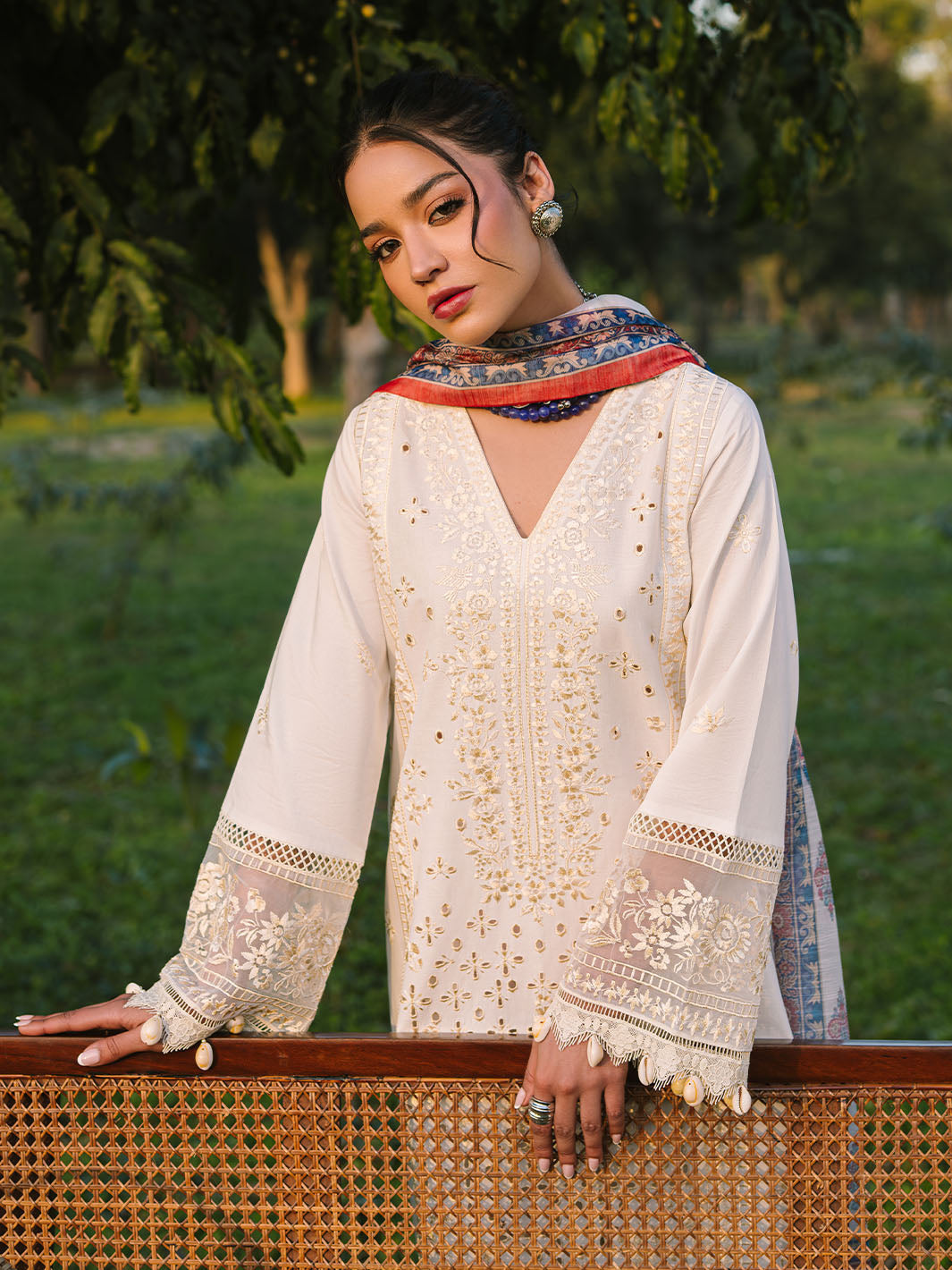Mahnur | Dahlia Luxury Lawn 25 | Gia - Official Mahnur stockist in UK - Sakeena London