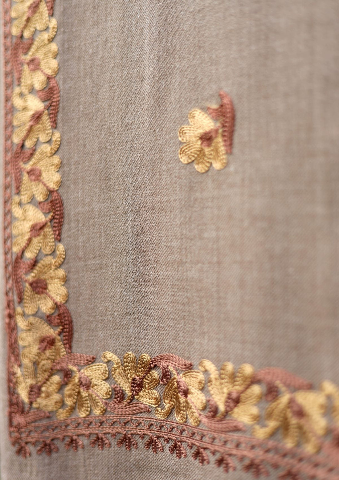 Ari Work Wool Shawl D -72 - Brown