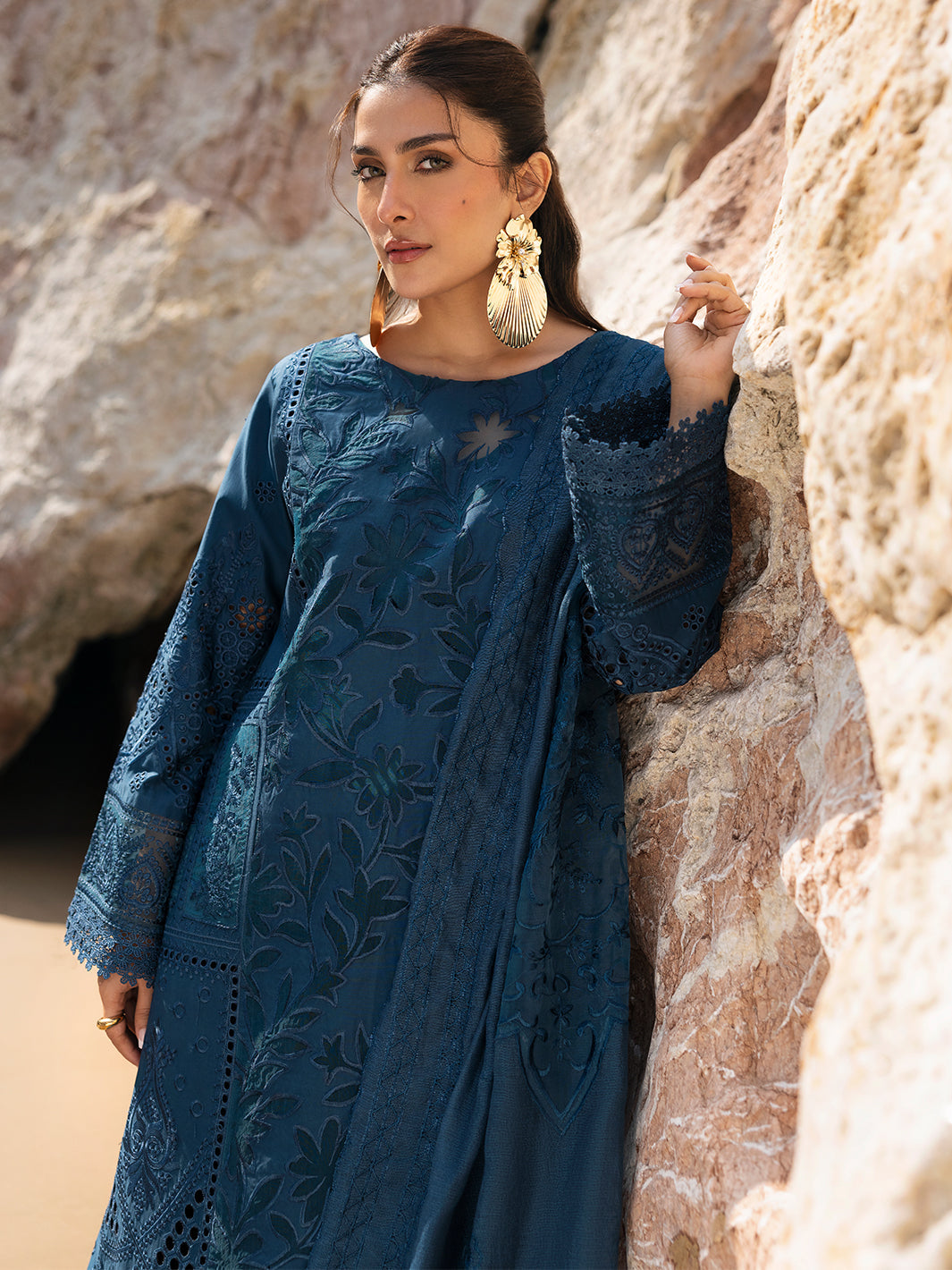 Mahnur | Sirena Luxury Lawn 25 | Iris - Official Mahnur stockist in UK - Sakeena London