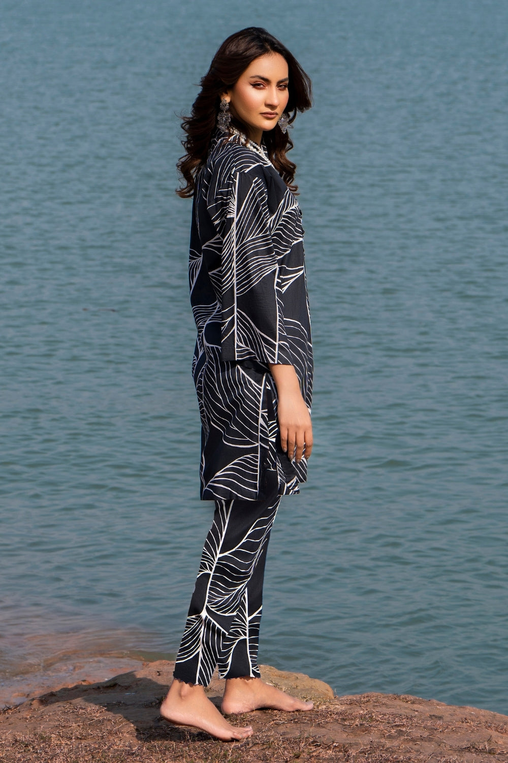 Ittehad | Embroidered Lawn | I-33 - Official Ittehad stockist in UK - Sakeena London