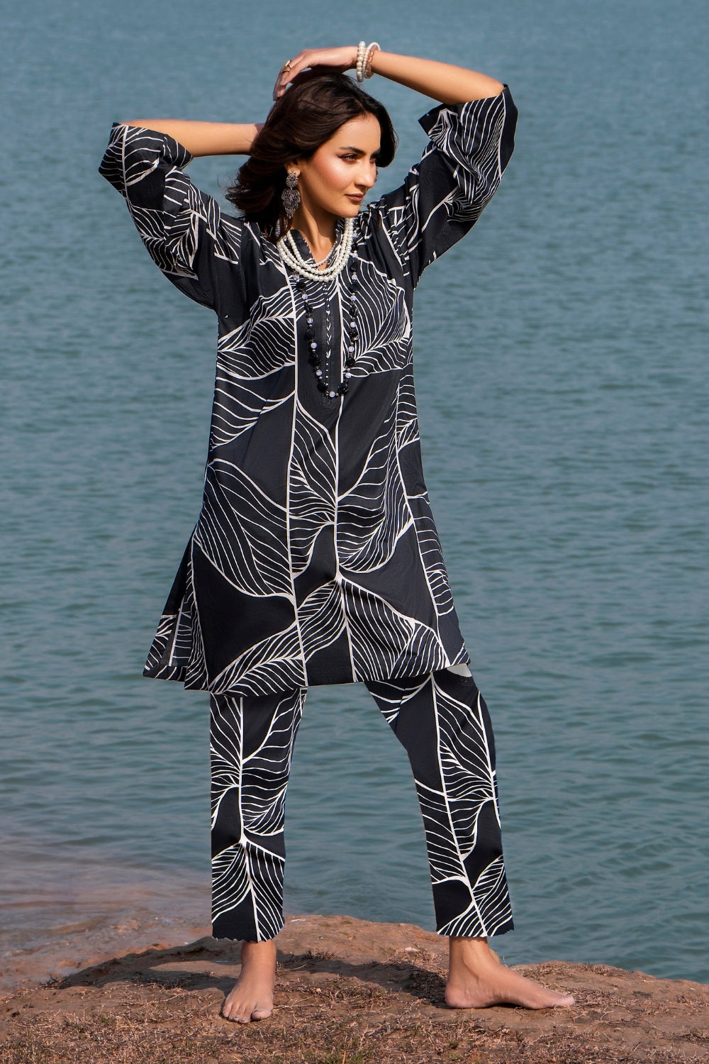 Ittehad | Embroidered Lawn | I-33 - Official Ittehad stockist in UK - Sakeena London