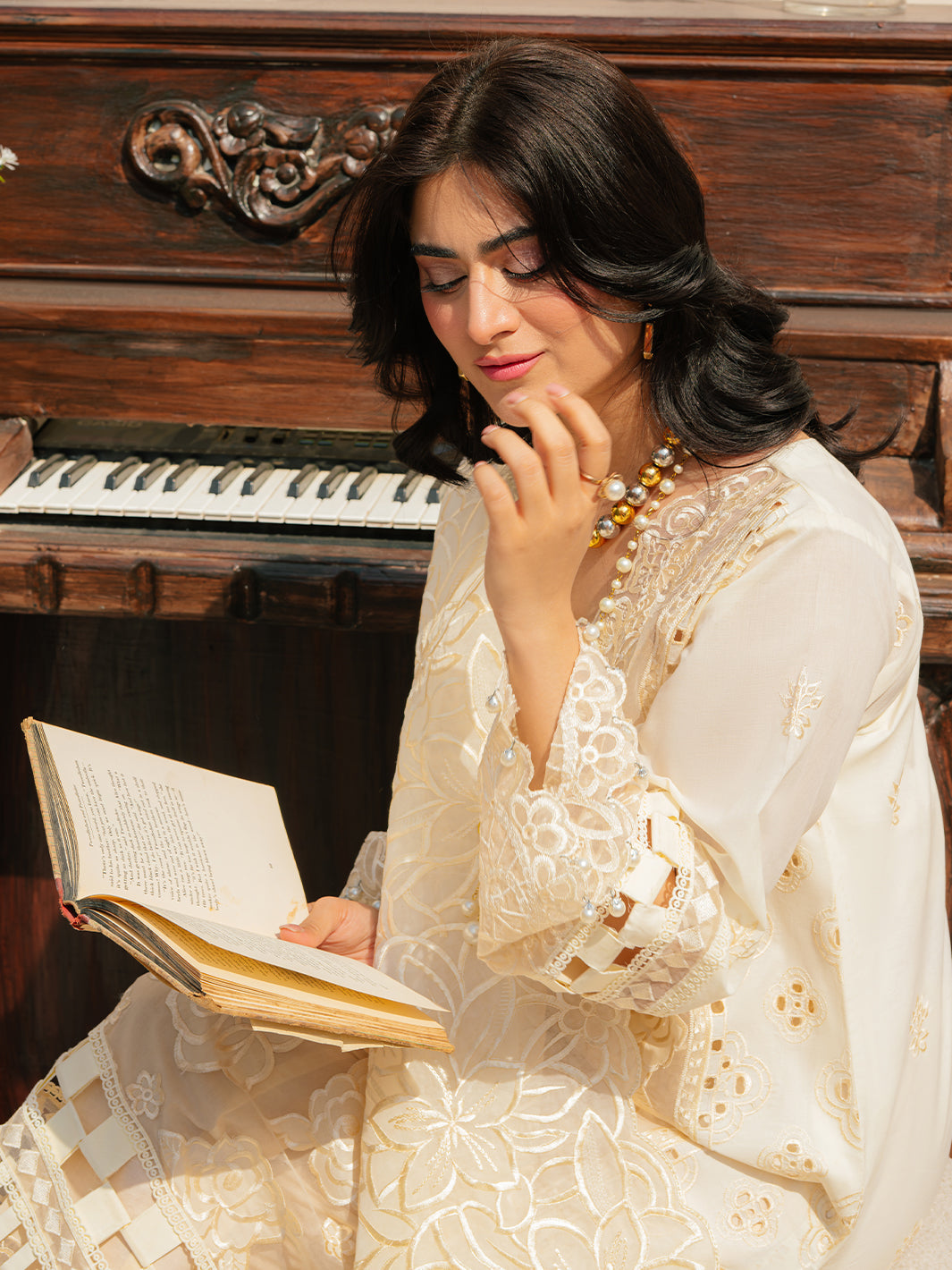Mahnur | Allenura Luxury Lawn 24 | LUMINARY - Official Mahnur stockist in UK - Sakeena London