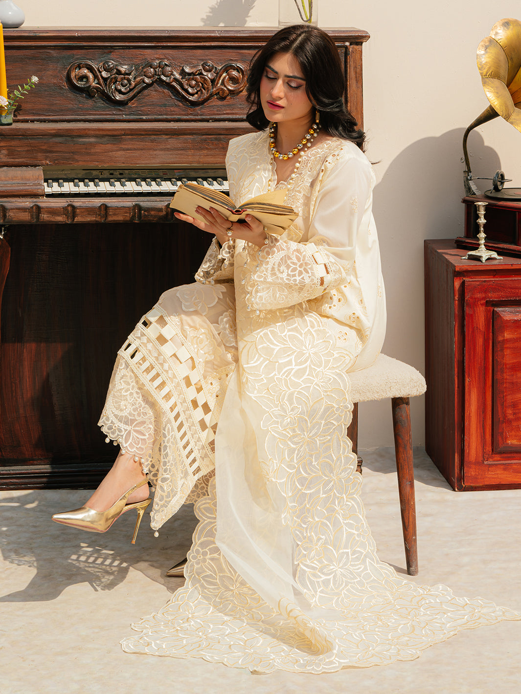 Mahnur | Allenura Luxury Lawn 24 | LUMINARY - Official Mahnur stockist in UK - Sakeena London