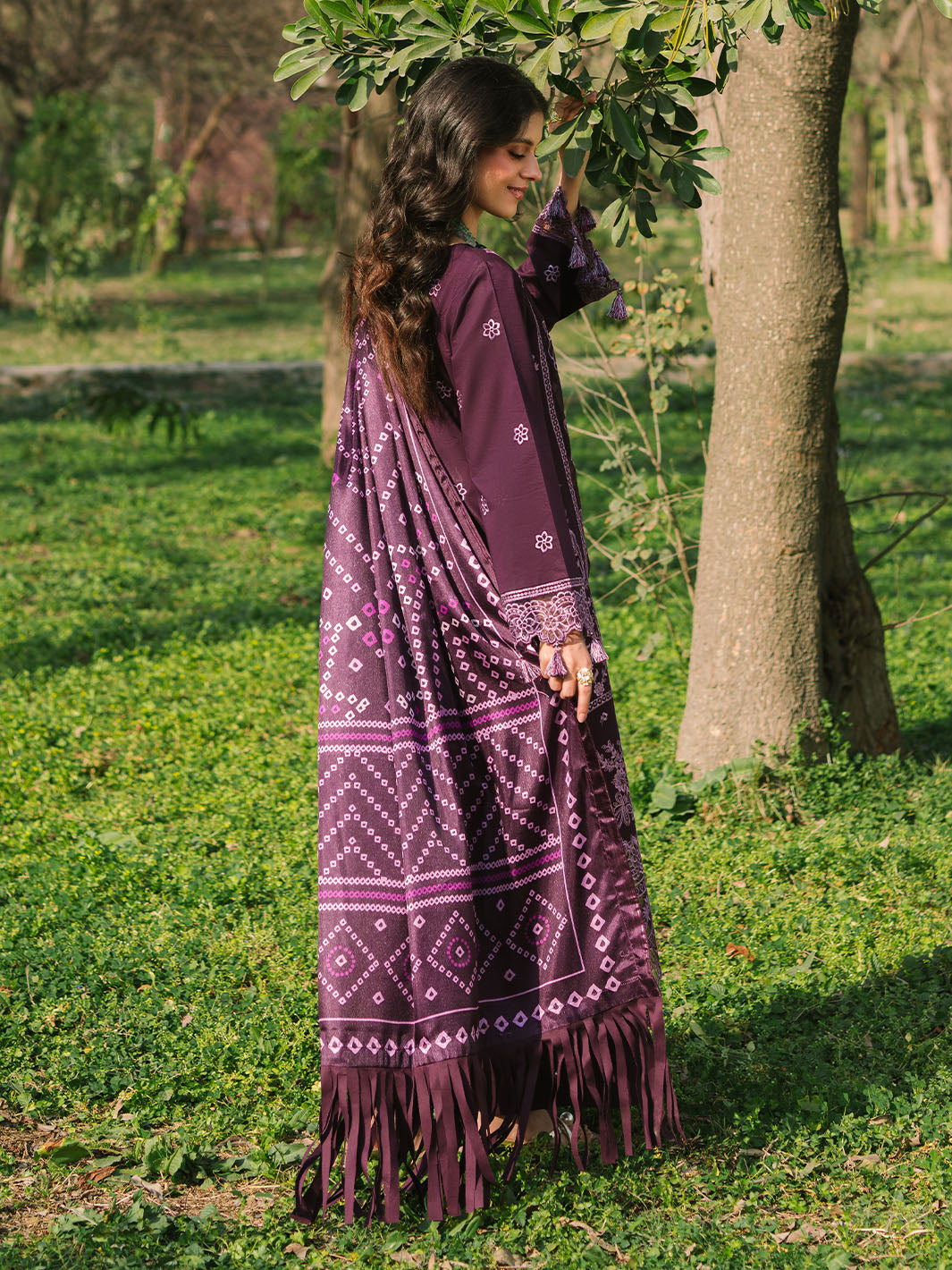 Mahnur | Dahlia Luxury Lawn 25 | Lea - Official Mahnur stockist in UK - Sakeena London