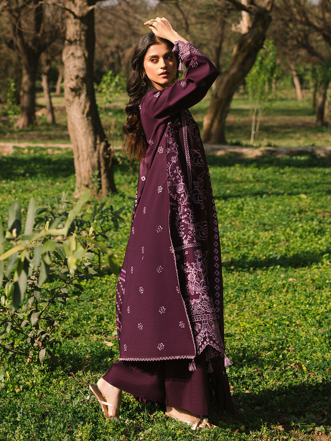 Mahnur | Dahlia Luxury Lawn 25 | Lea - Official Mahnur stockist in UK - Sakeena London