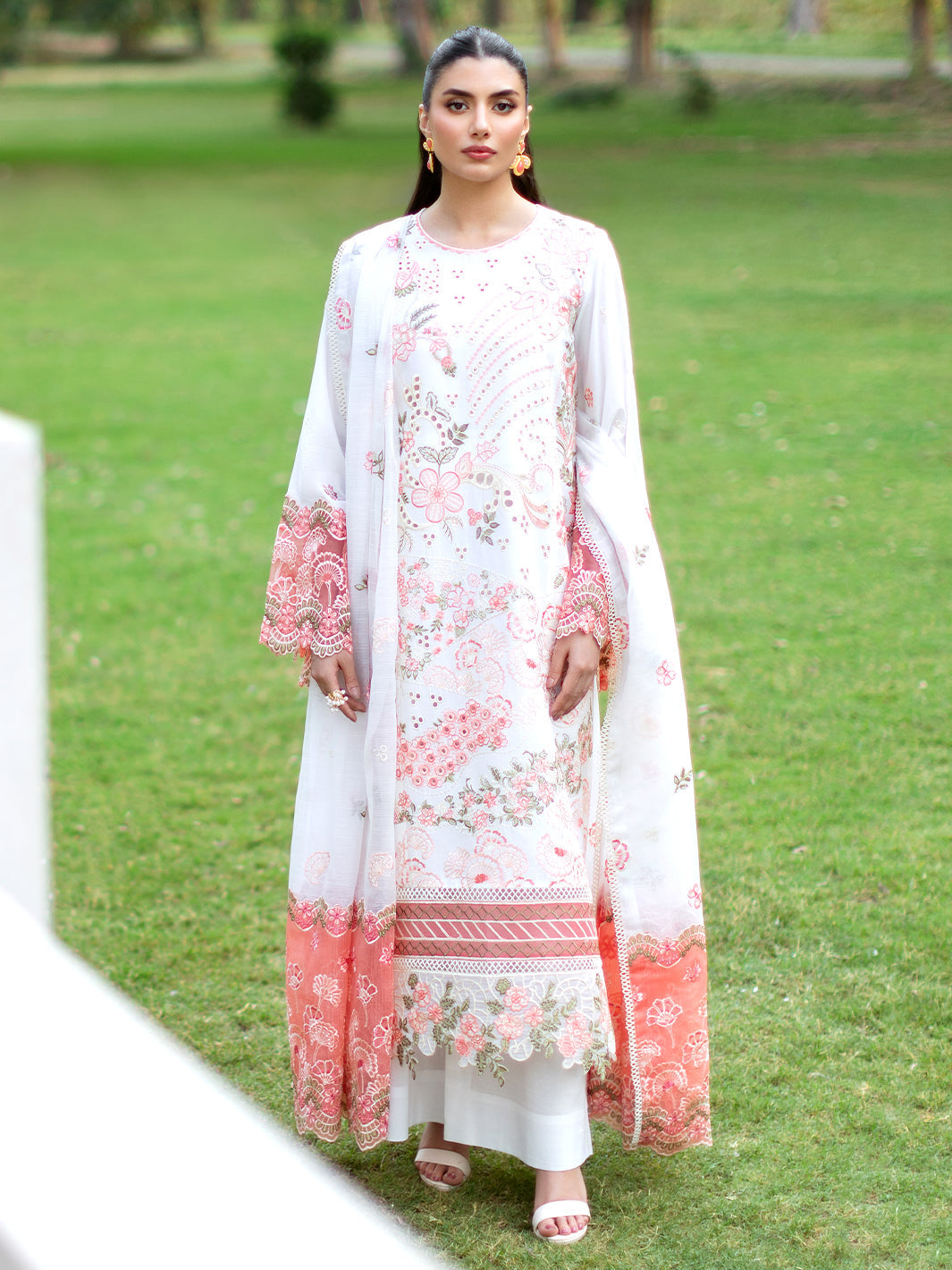 Mahnur | Sophie Luxury Lawn 25 | Lyra - Official Mahnur stockist in UK - Sakeena London