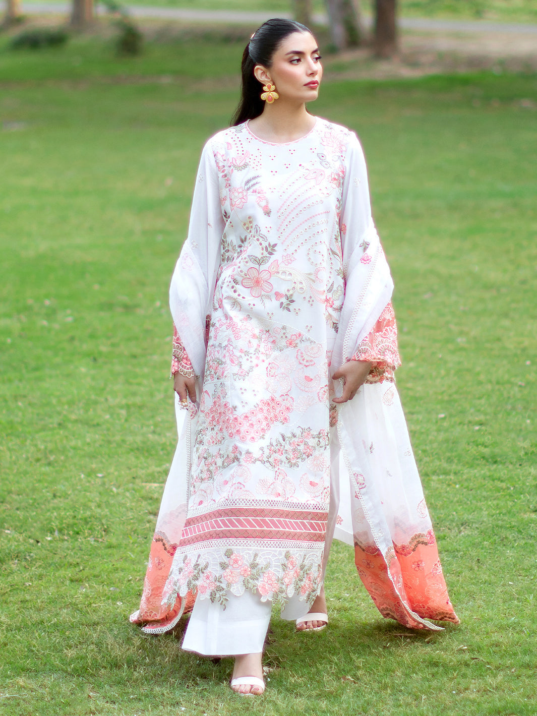 Mahnur | Sophie Luxury Lawn 25 | Lyra - Official Mahnur stockist in UK - Sakeena London