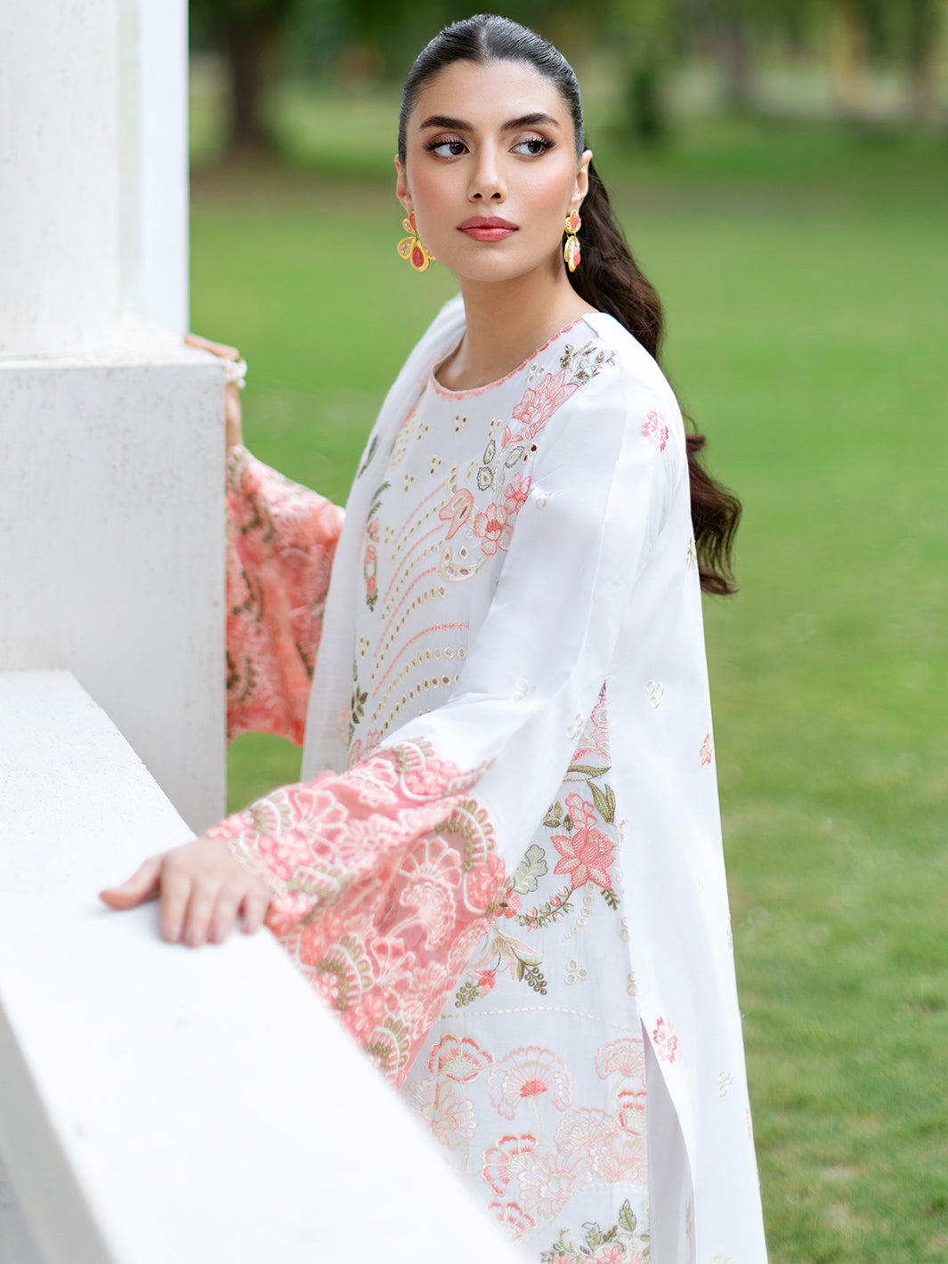 Mahnur | Sophie Luxury Lawn 25 | Lyra - Official Mahnur stockist in UK - Sakeena London