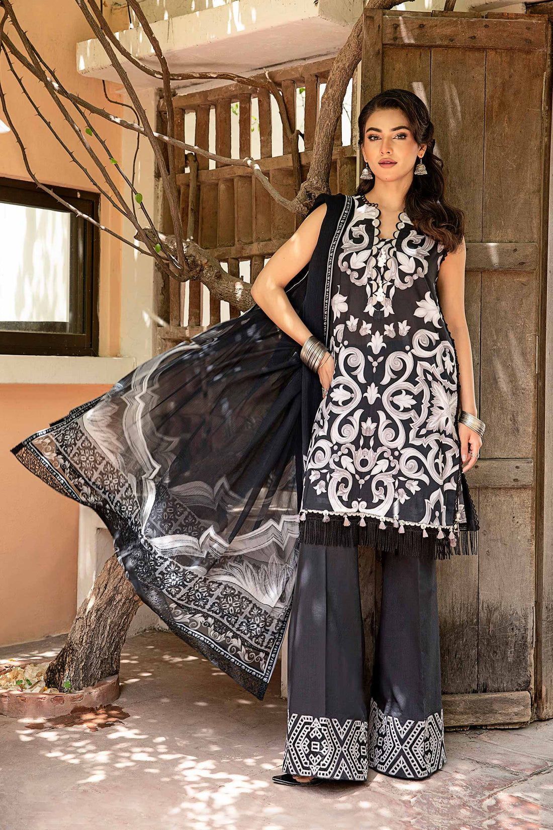 Maria B | Eid Basic Lawn | MB-CUS25-904B - Official Maria B stockist in UK - Sakeena London