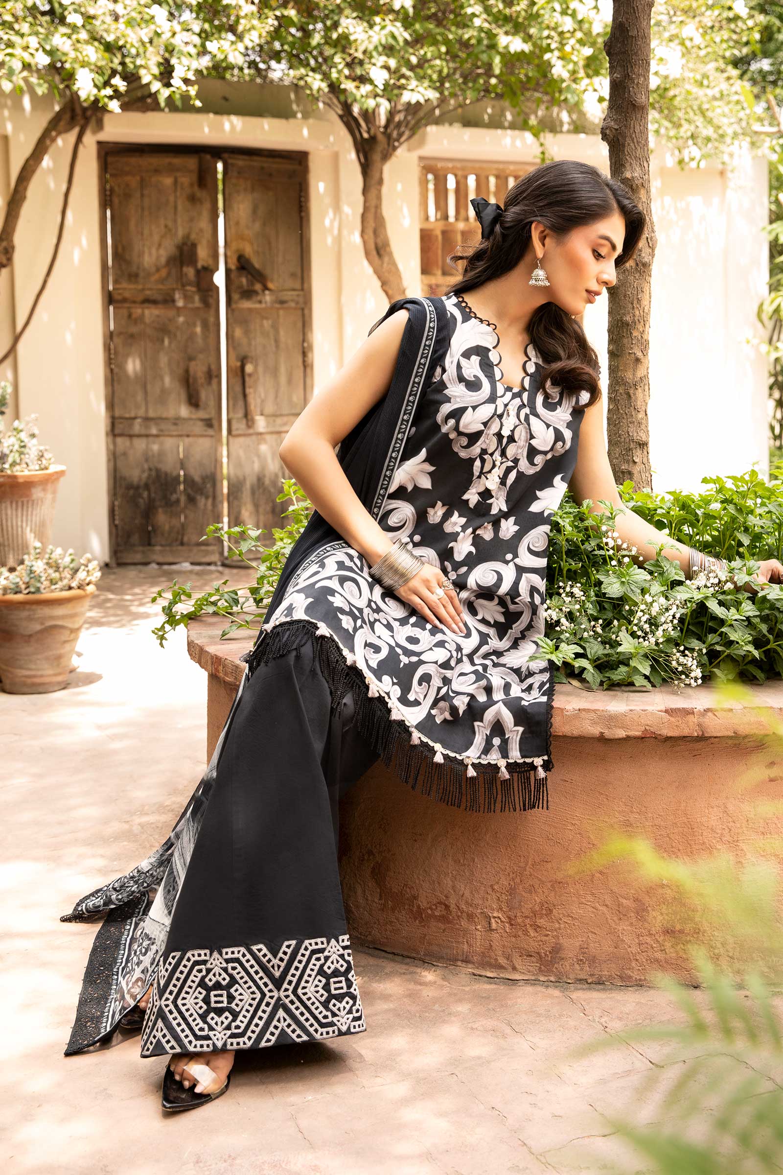 Maria B | Eid Basic Lawn | MB-CUS25-904B - Official Maria B stockist in UK - Sakeena London