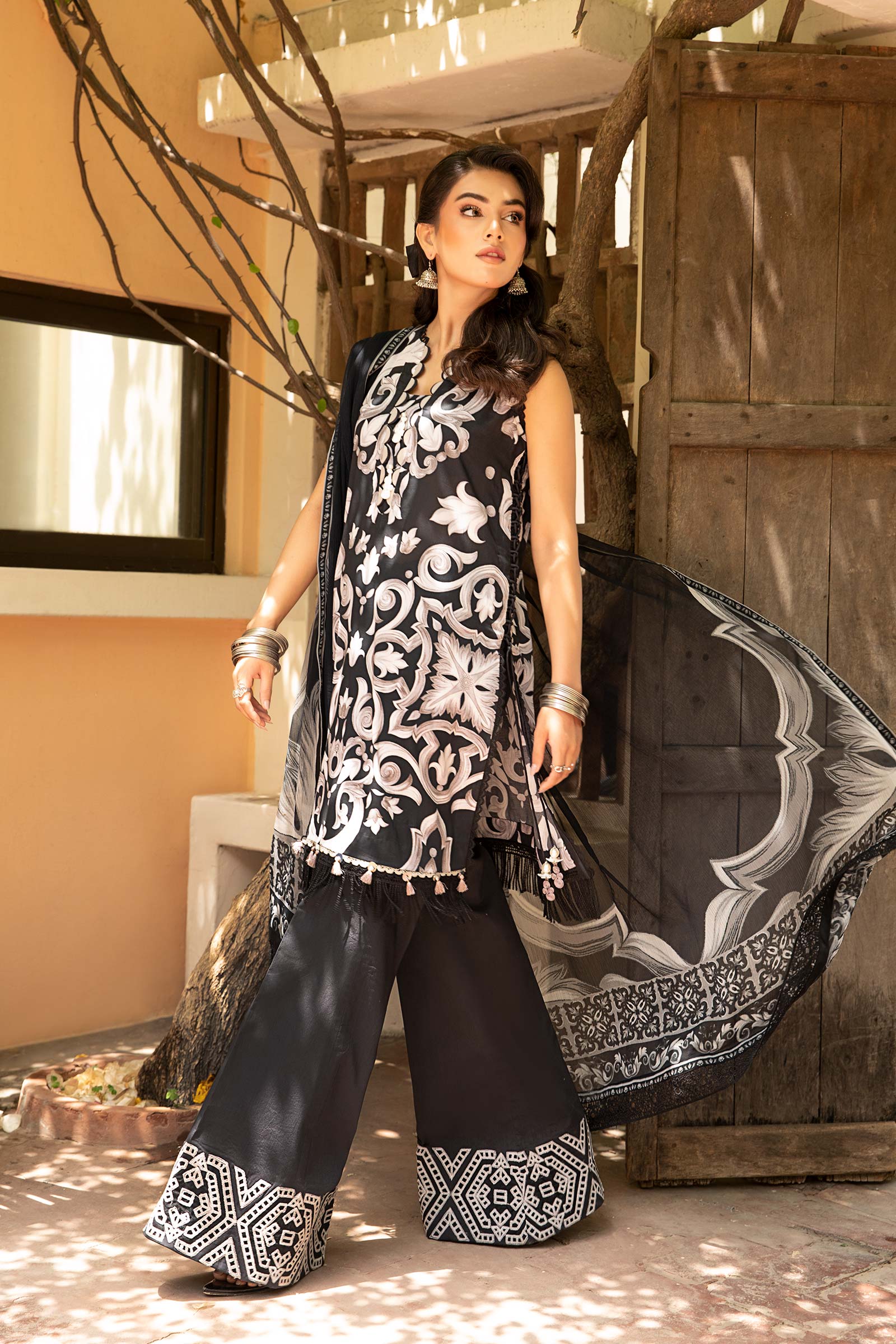 Maria B | Eid Basic Lawn | MB-CUS25-904B - Official Maria B stockist in UK - Sakeena London