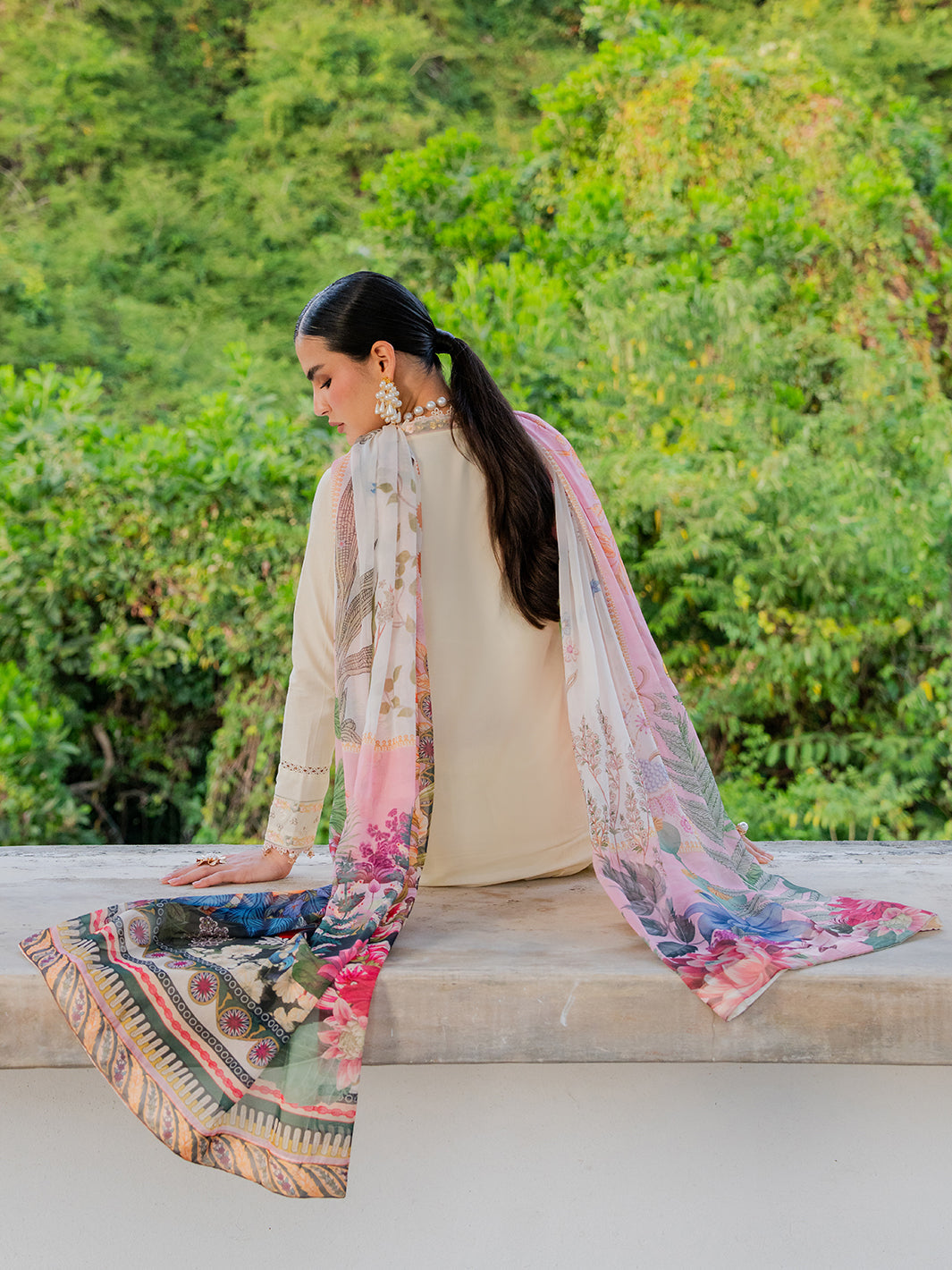 Izel | Dareen Luxury Lawn 26 | Mehmal