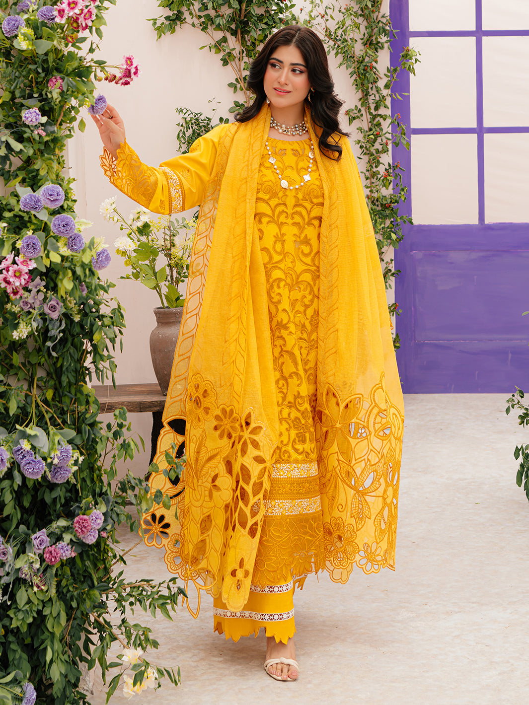 Mahnur | Allenura Luxury Lawn 24 | MERIDIAN - Official Mahnur stockist in UK - Sakeena London