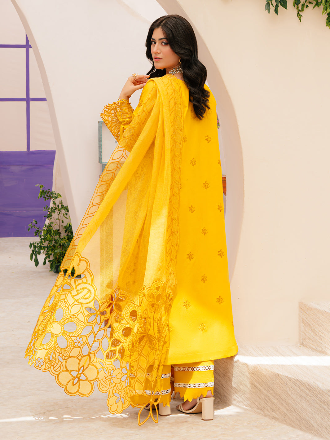 Mahnur | Allenura Luxury Lawn 24 | MERIDIAN - Official Mahnur stockist in UK - Sakeena London