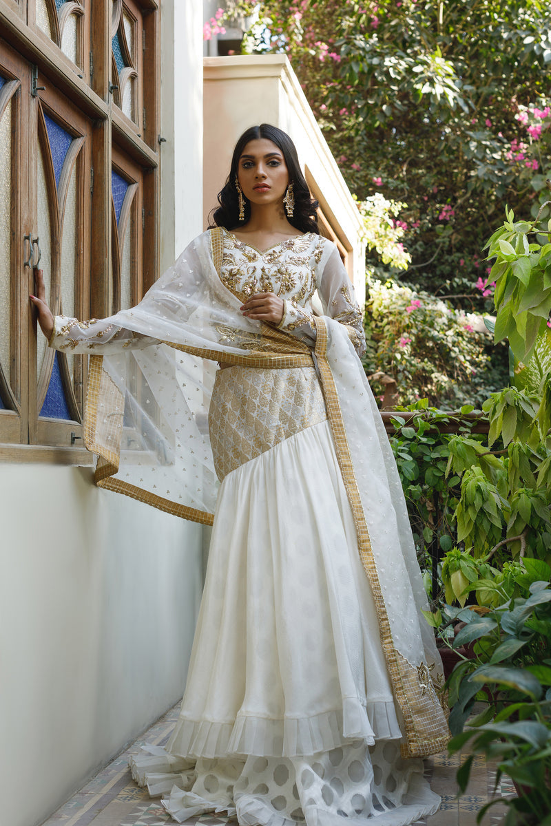 Wahajmkhan | Bahar Begum Formals | WHITE GOLD MERMAID LC - Official Wahaj M.Khan stockist in UK - Sakeena London