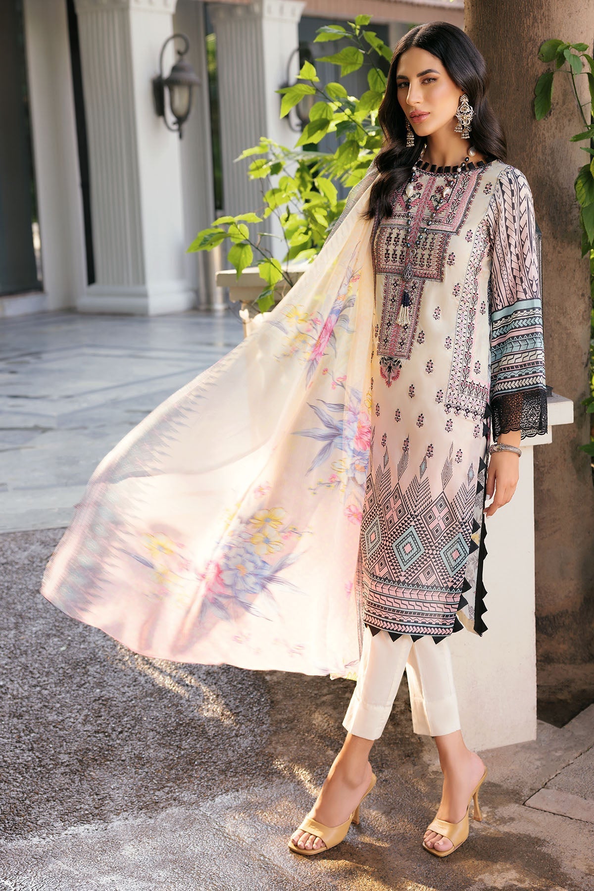 Motifz | Amal Luxury Lawn | 3293 - Official Motifz stockist in UK - Sakeena London