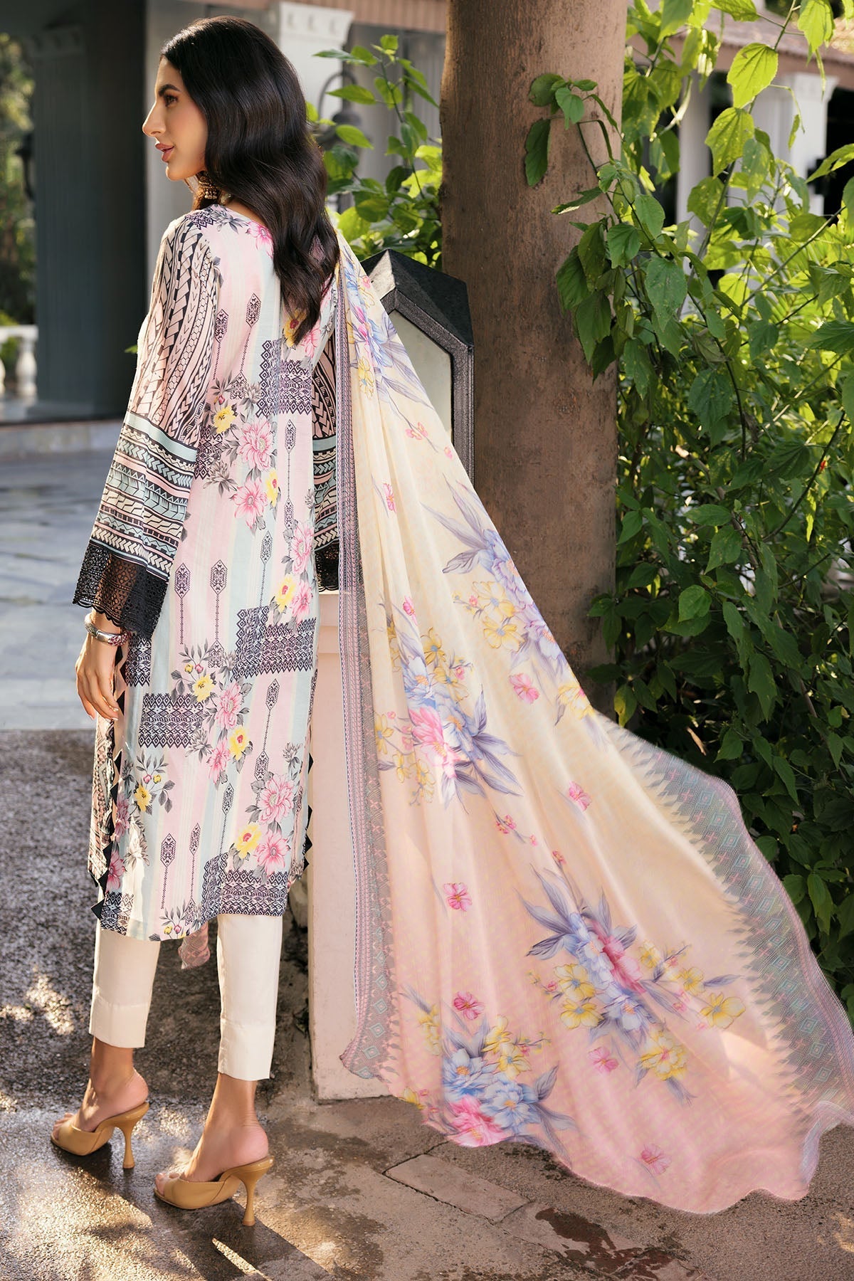 Motifz | Amal Luxury Lawn | 3293 - Official Motifz stockist in UK - Sakeena London