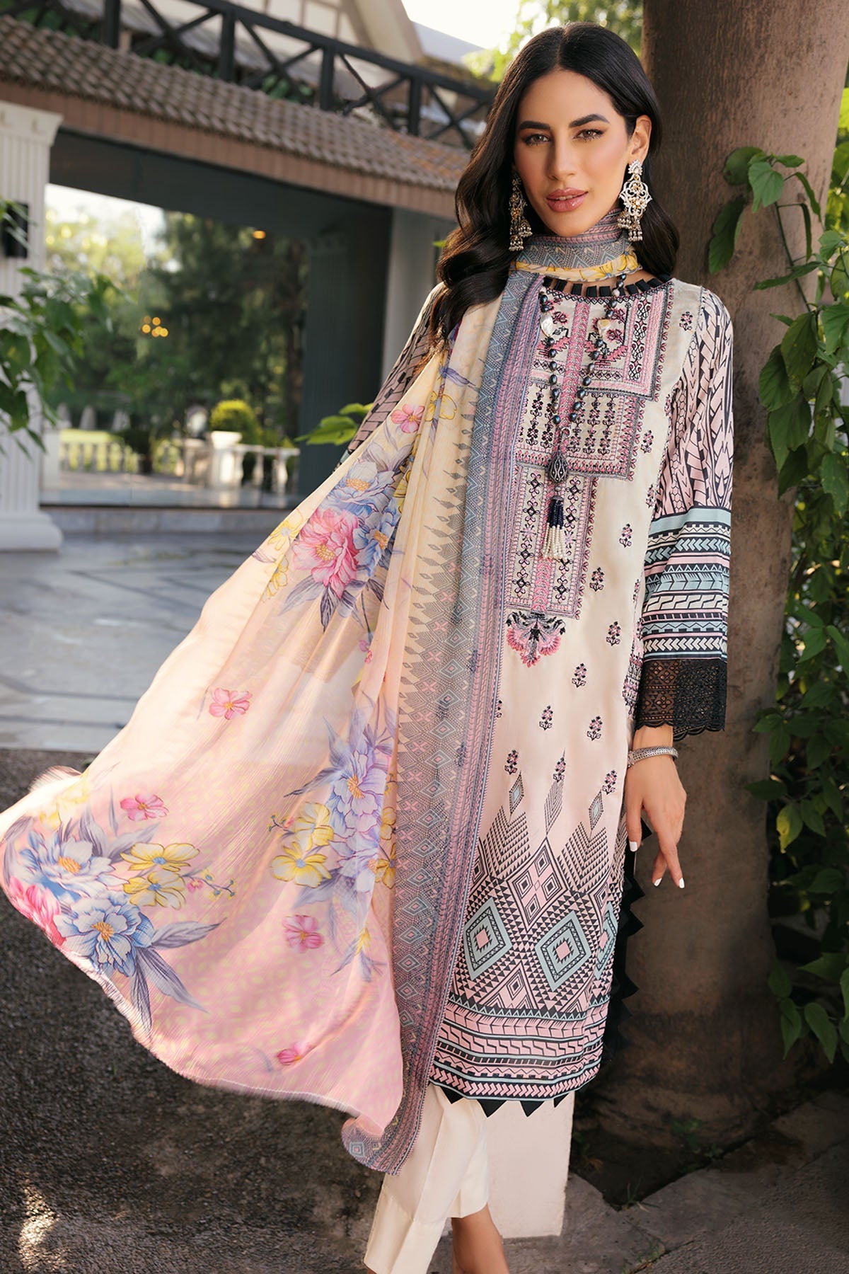 Motifz | Amal Luxury Lawn | 3293 - Official Motifz stockist in UK - Sakeena London