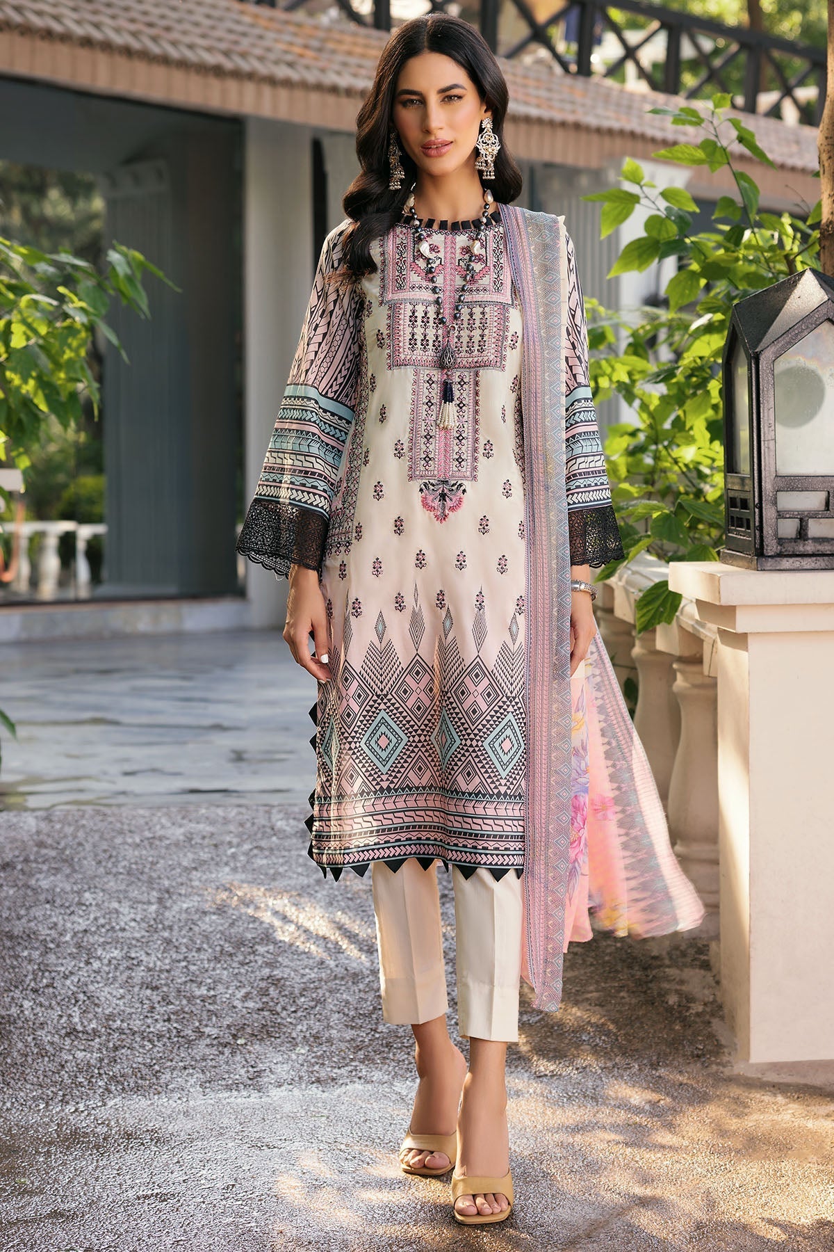 Motifz | Amal Luxury Lawn | 3293 - Official Motifz stockist in UK - Sakeena London