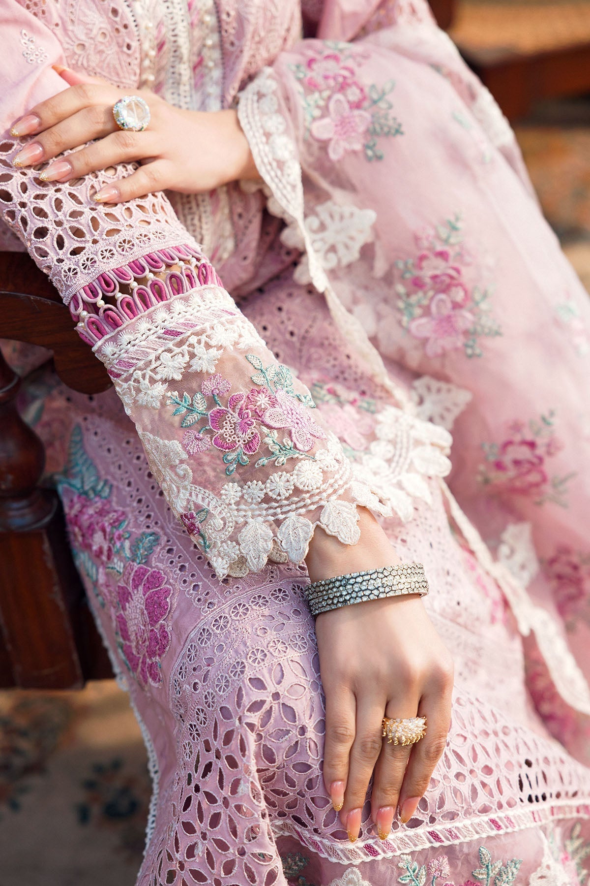 Motifz | Premium Lawn 24 | 4433-PAKEEZA - Official Motifz stockist in UK - Sakeena London