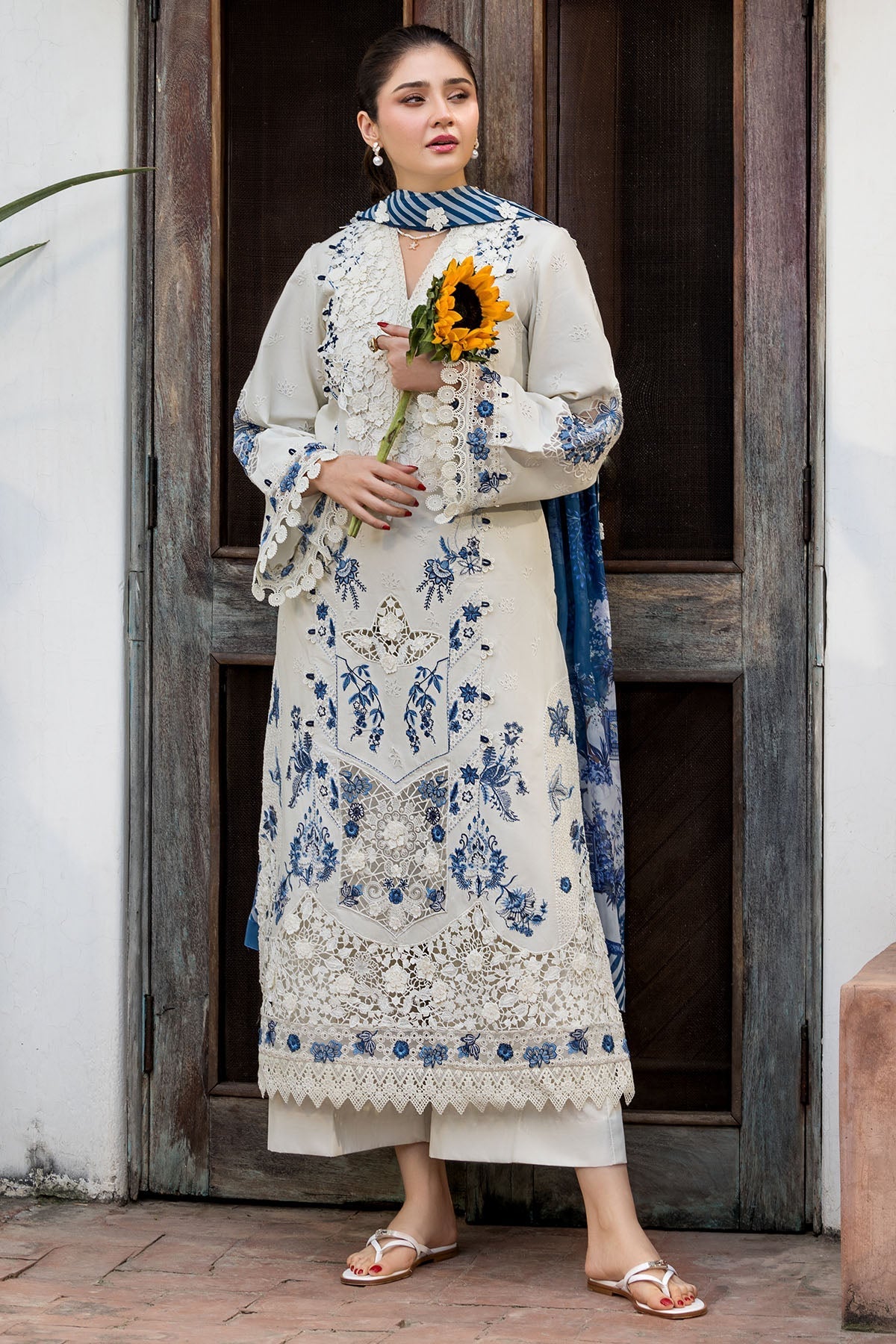 Motifz | Premium Lawn 26 | 6118-LIGRIA