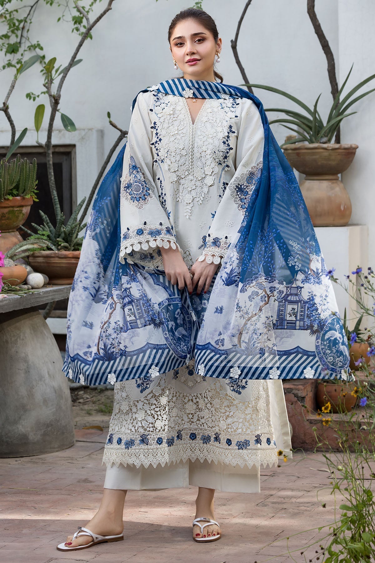Motifz | Premium Lawn 26 | 6118-LIGRIA