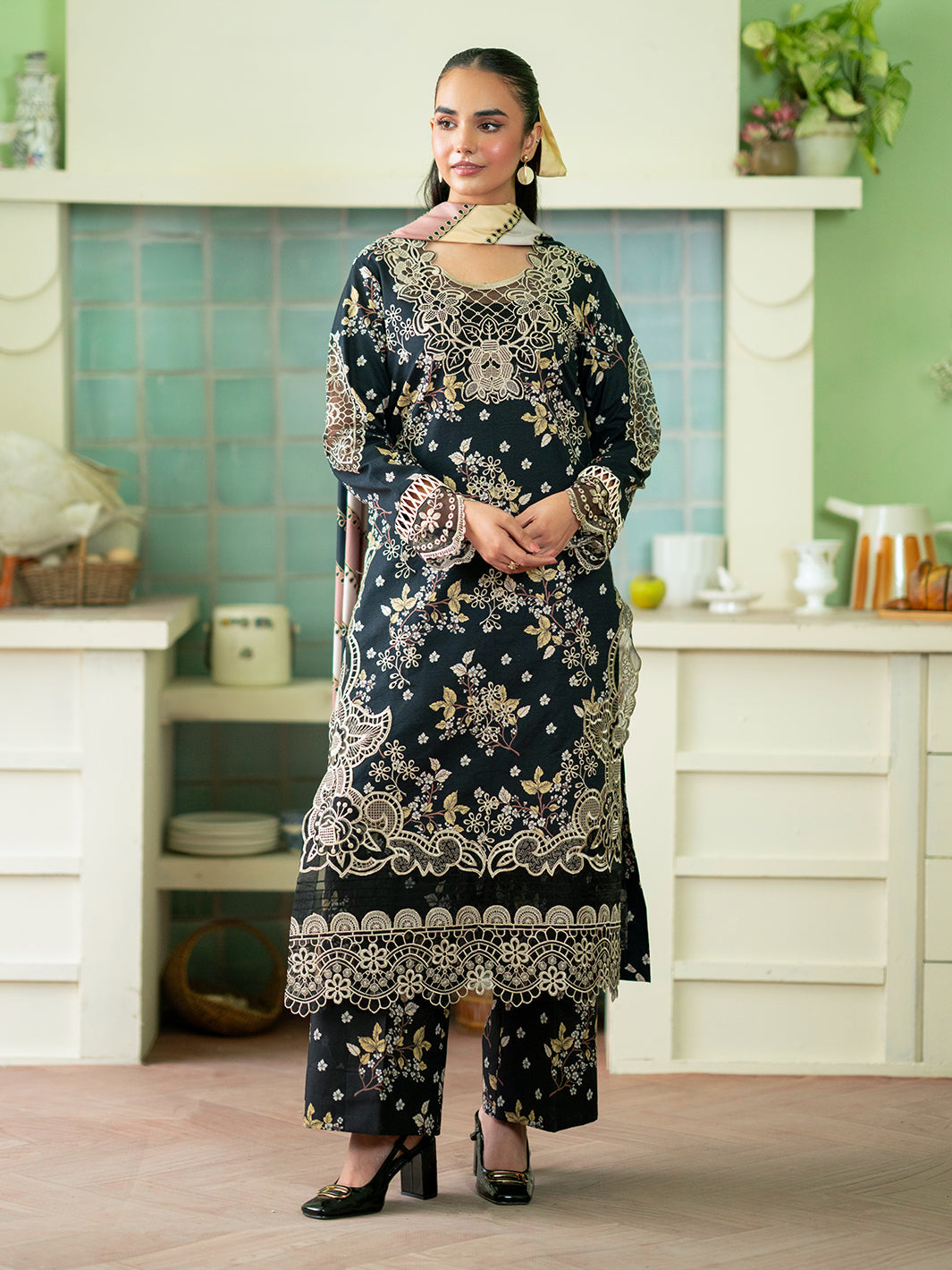 Mahnur | Leila Winter 24 | Giselle - Official Mahnur stockist in UK - Sakeena London