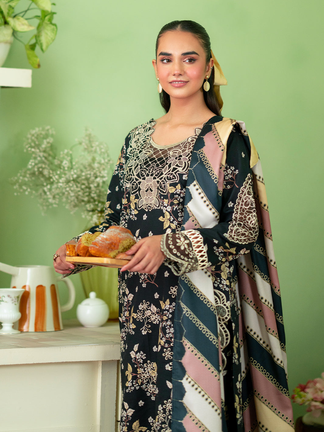 Mahnur | Leila Winter 24 | Giselle - Official Mahnur stockist in UK - Sakeena London