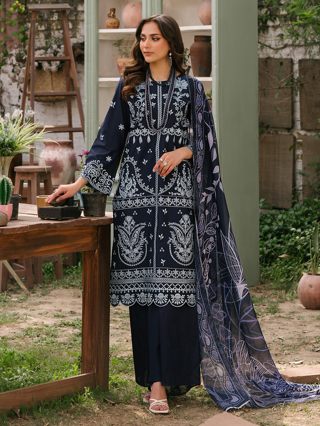 Mahnur | Masakali Luxury Lawn 24 | MK 03 - B - Official Mahnur stockist in UK - Sakeena London