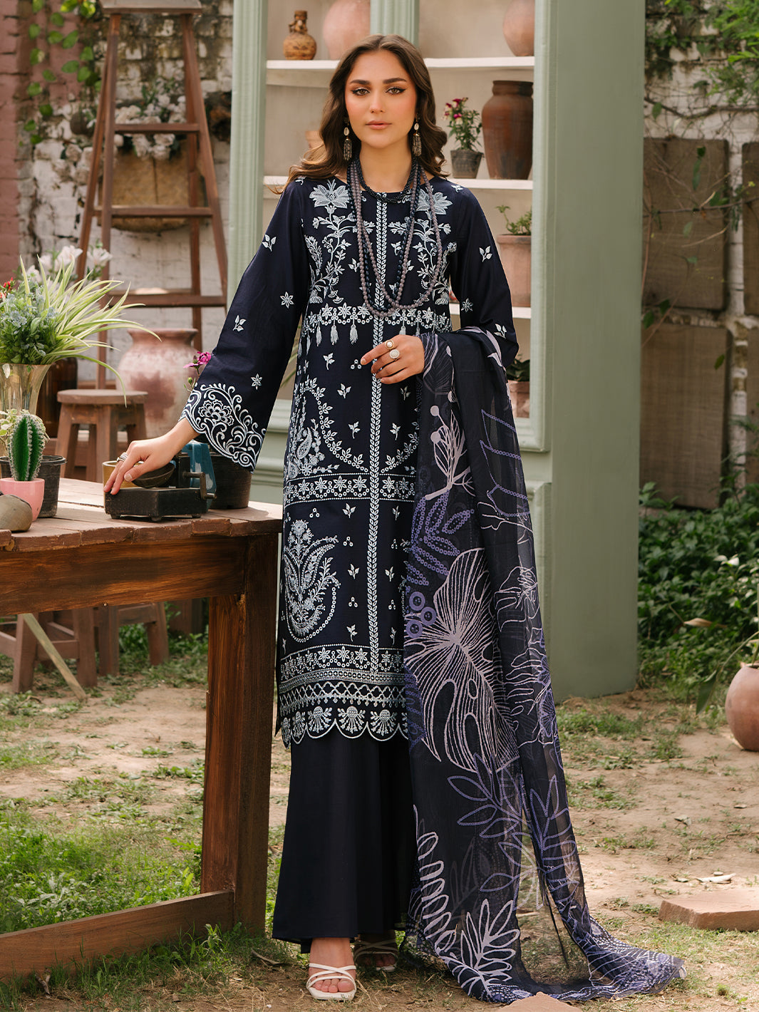Mahnur | Masakali Luxury Lawn 24 | MK 03 - B - Official Mahnur stockist in UK - Sakeena London